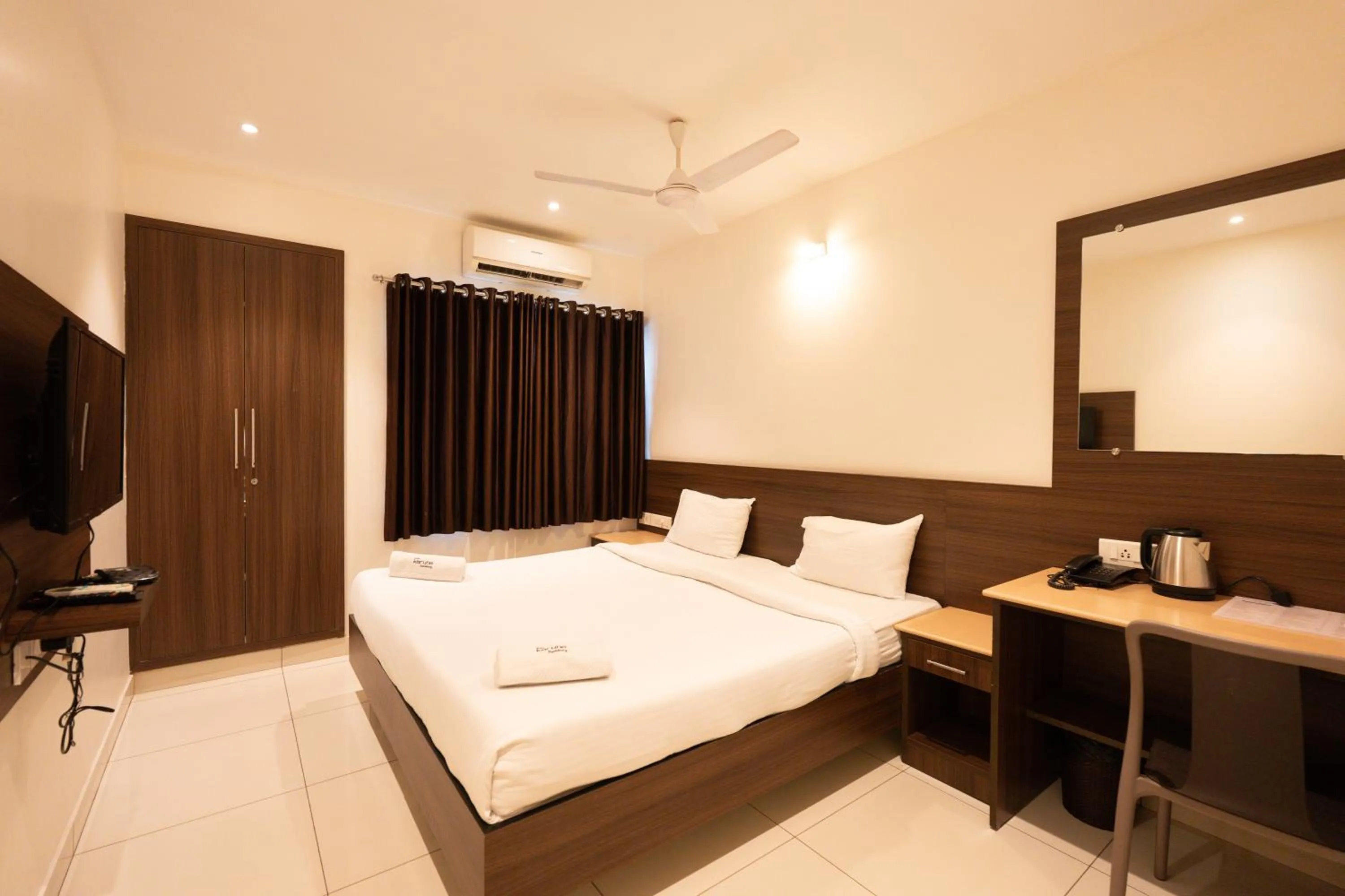 Bedroom, Bed in Hotel Karuna Residency