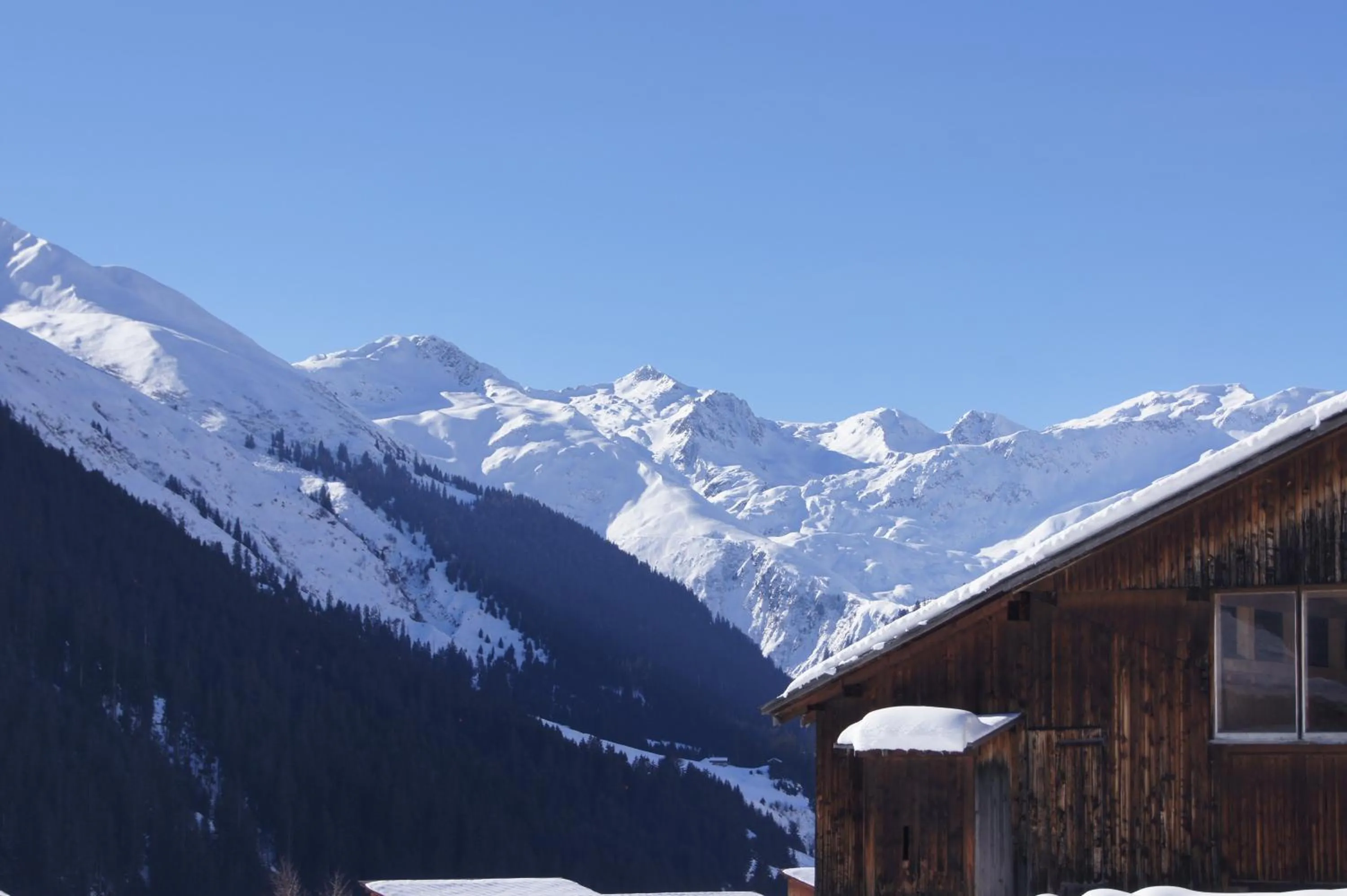 Skiing in Hotel Soliva