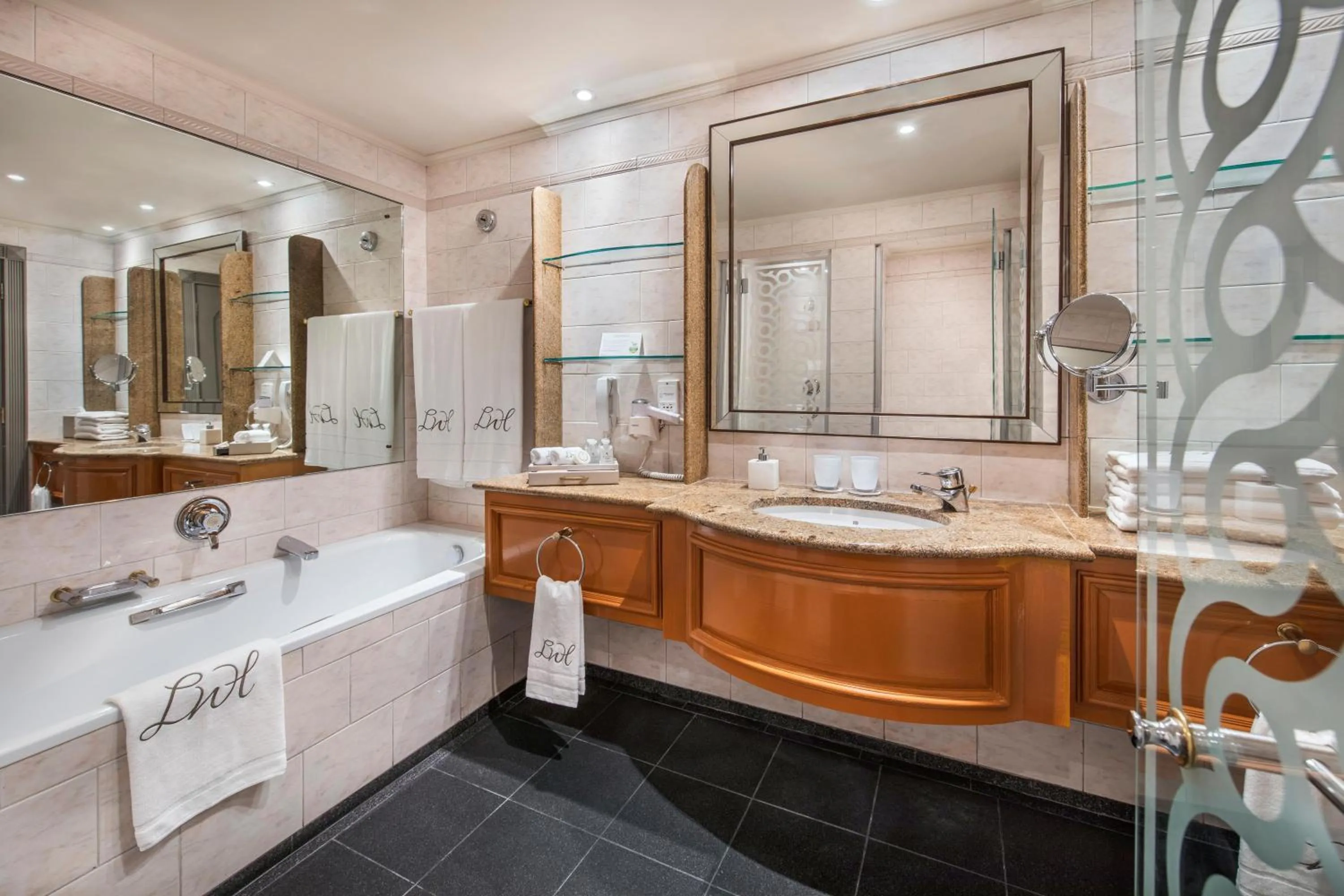 Bathroom in Labourdonnais Waterfront Hotel