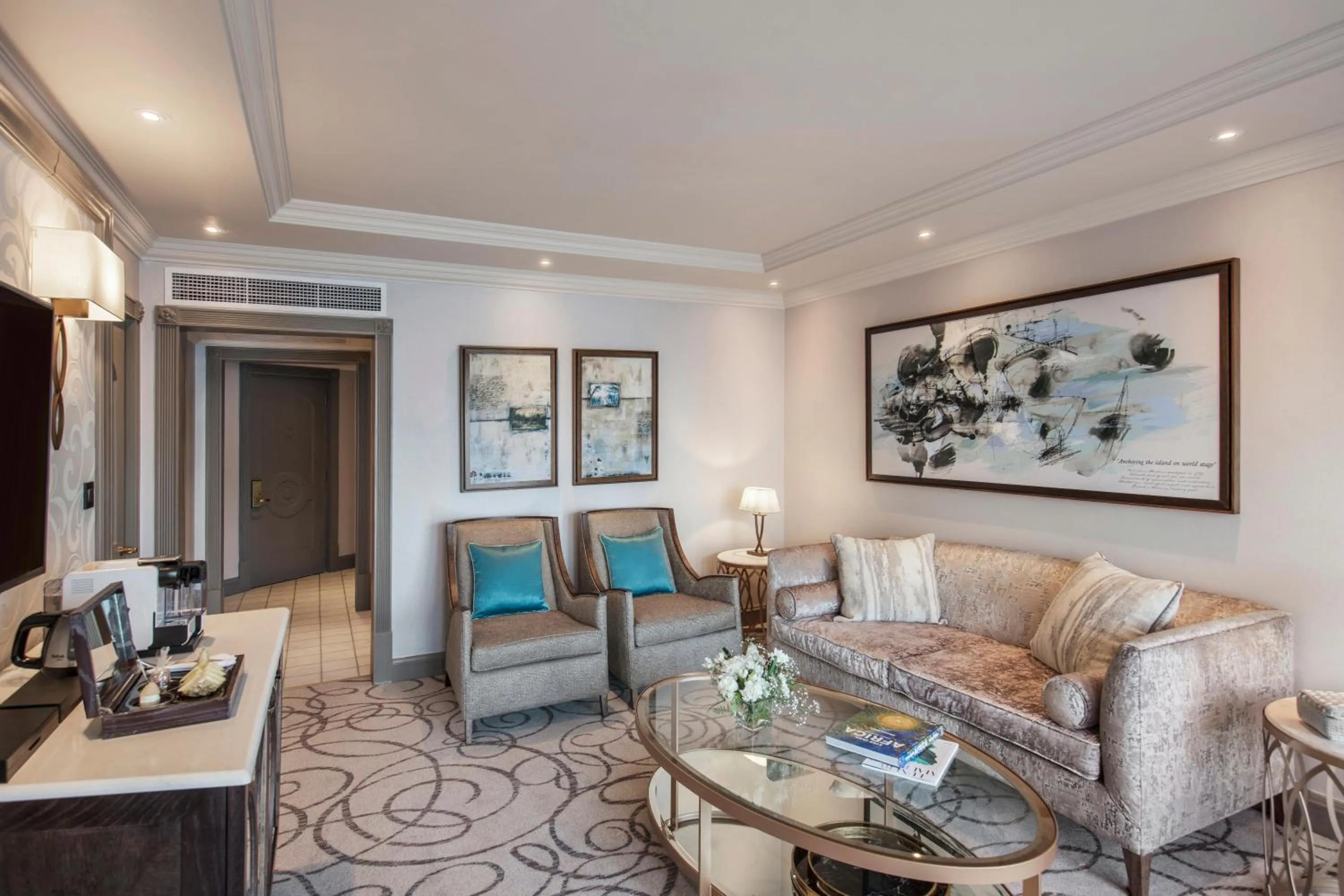 Photo of the whole room in Labourdonnais Waterfront Hotel