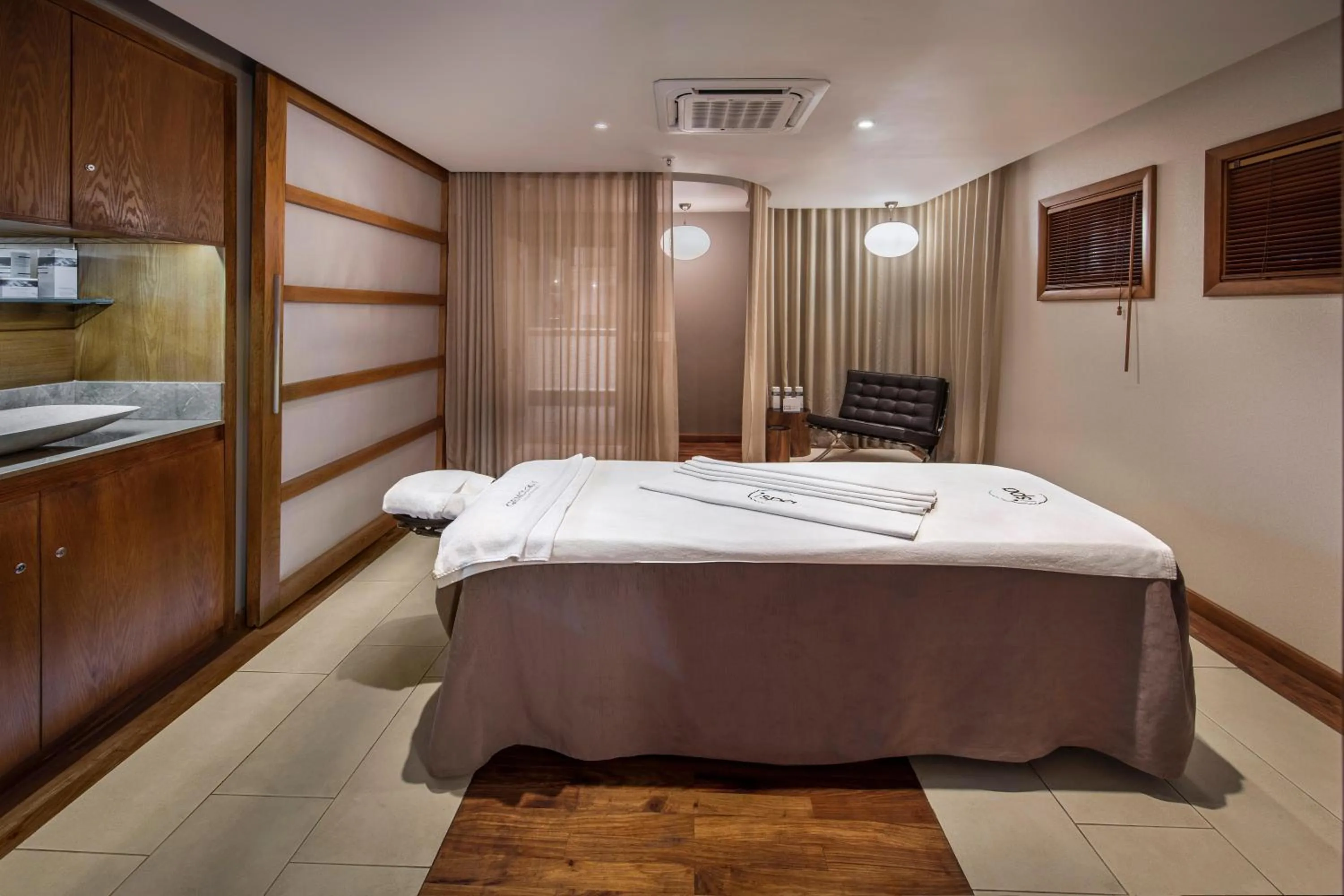 Spa and wellness centre/facilities, Bed in Labourdonnais Waterfront Hotel