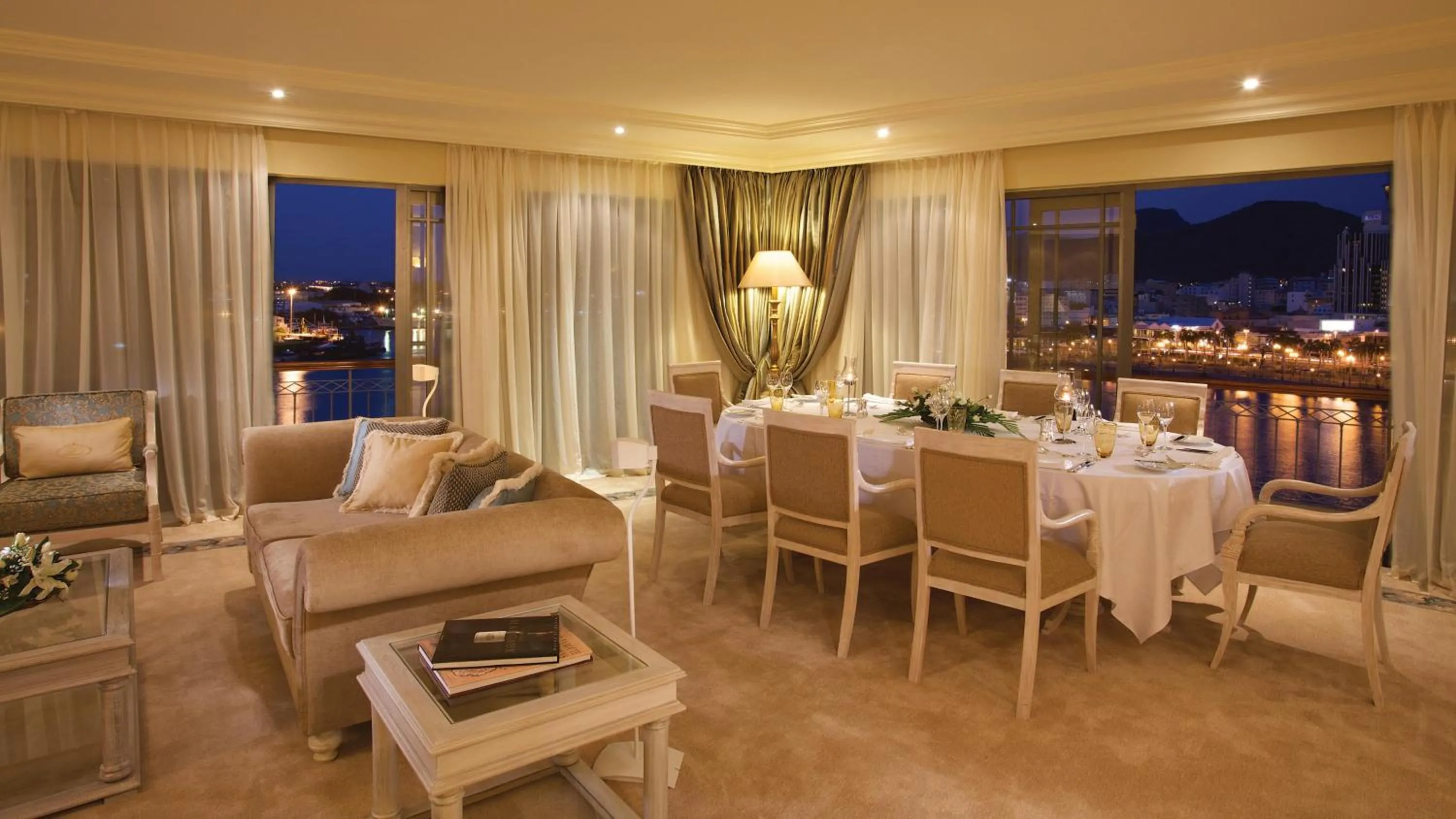 Photo of the whole room in Labourdonnais Waterfront Hotel