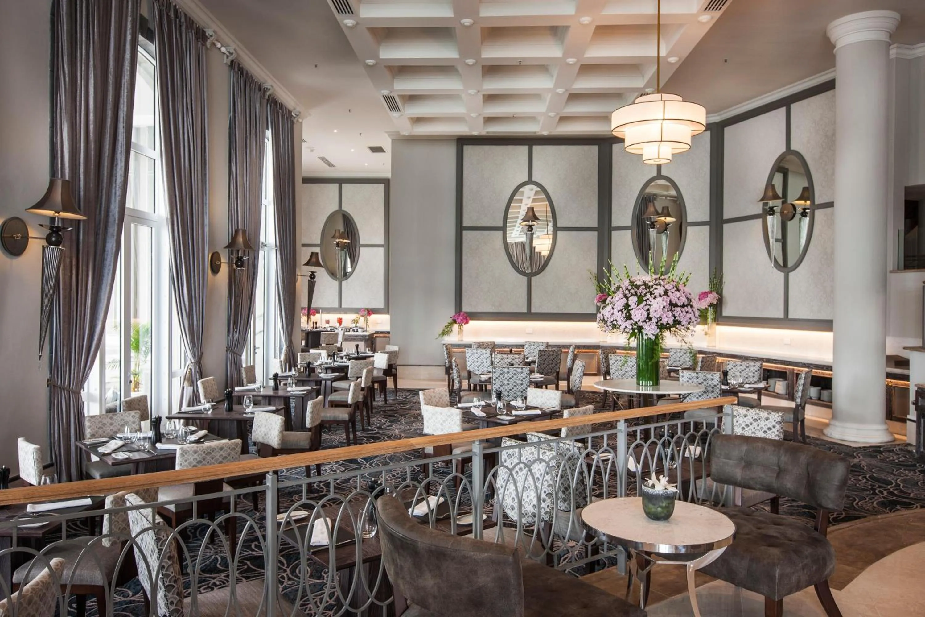 Restaurant/places to eat in Labourdonnais Waterfront Hotel