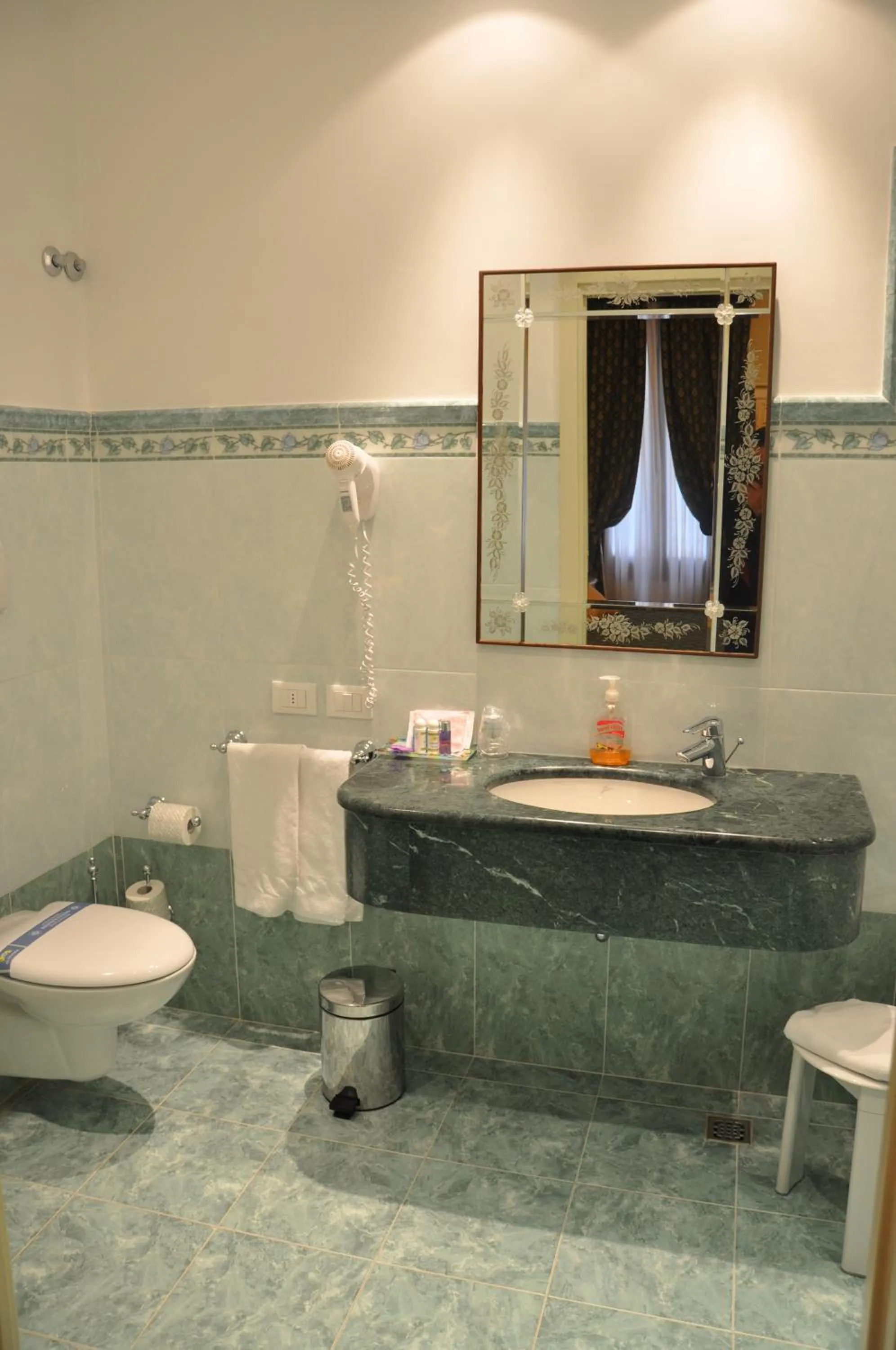 Bathroom in Hotel San Luca Venezia