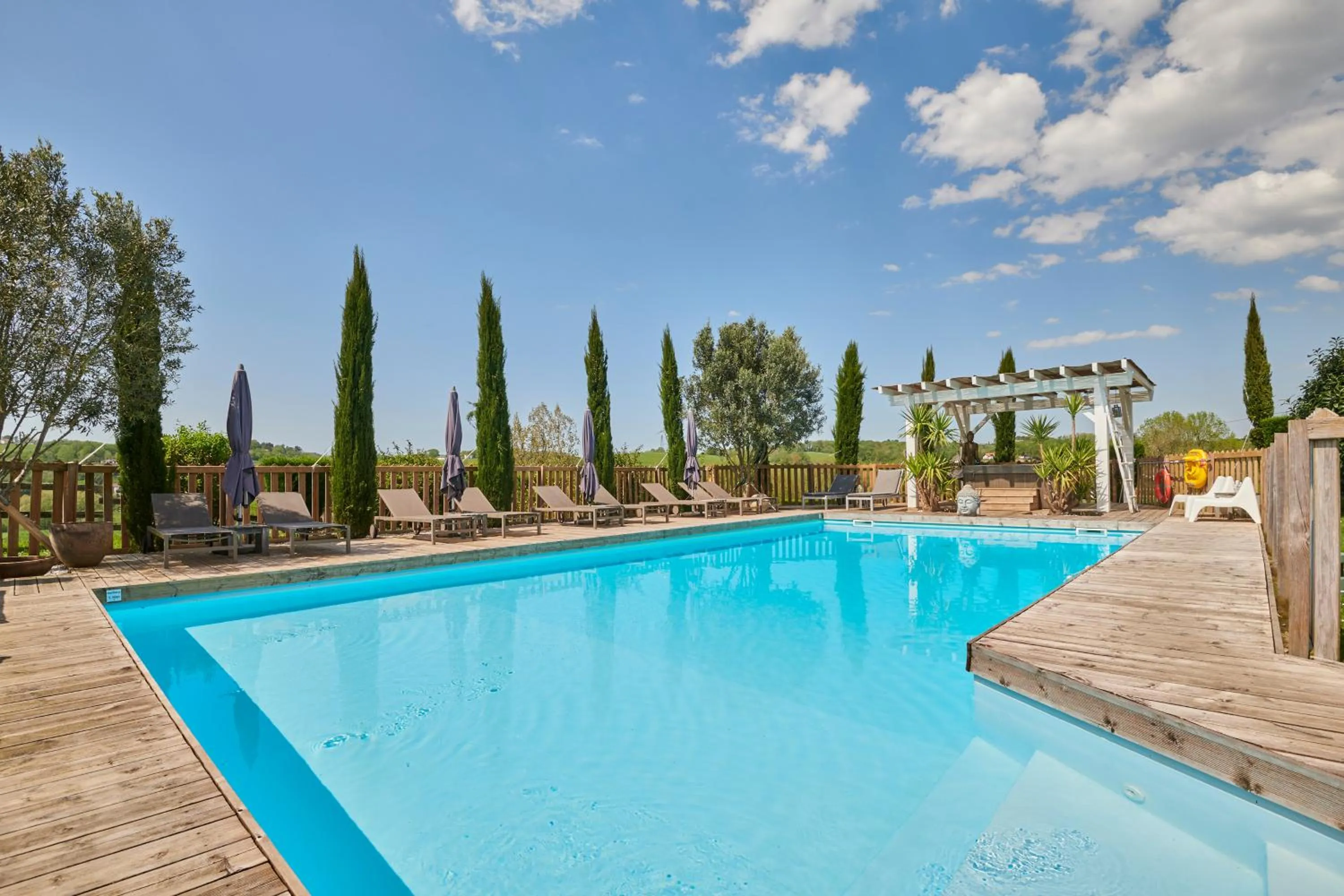Pool view in Ferme Elhorga