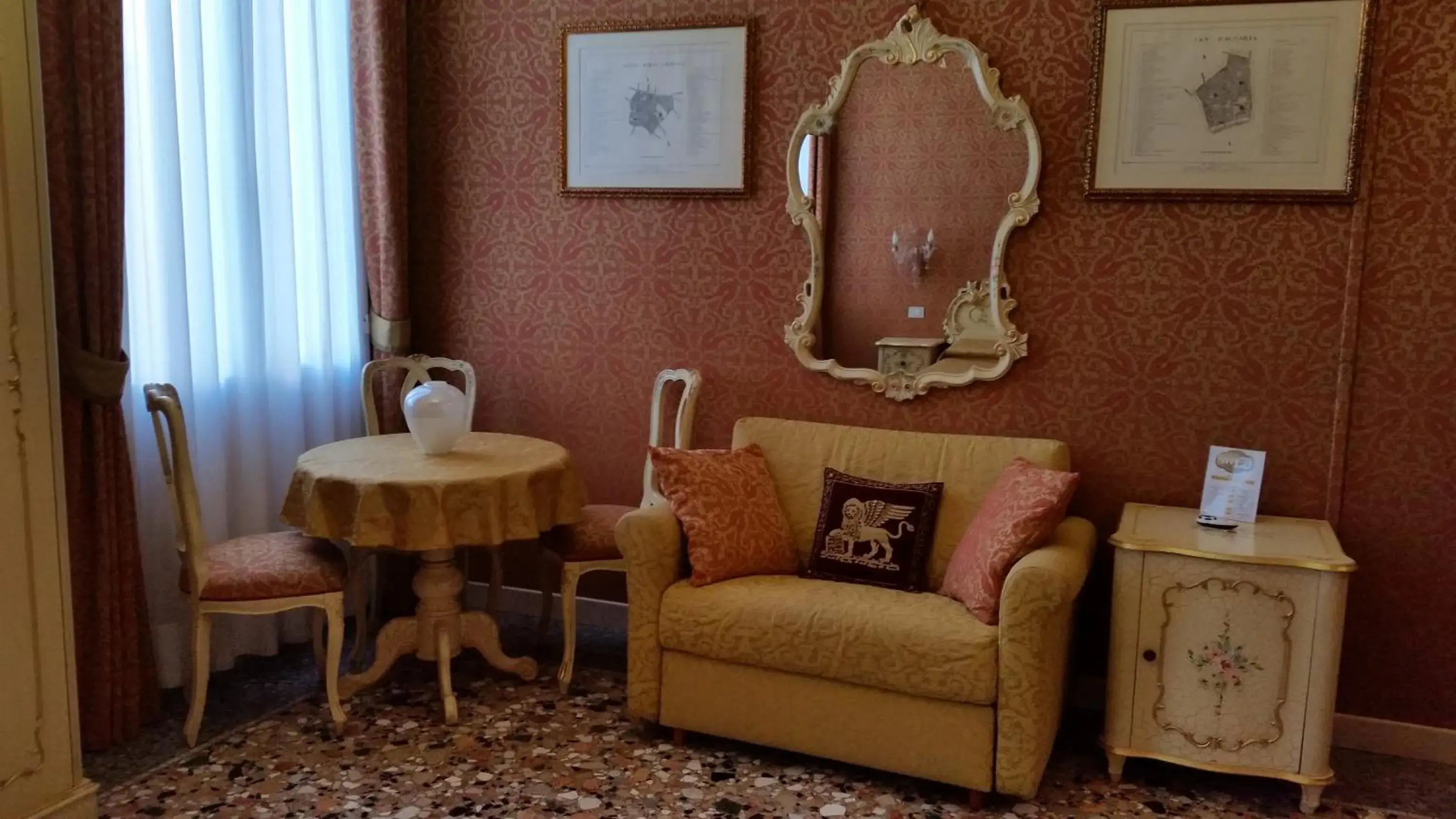 Superior Double or Twin Room with Canal View in Locanda Cà Le Vele Superior Double or Twin Room with Canal View in Locanda Cà Le Vele