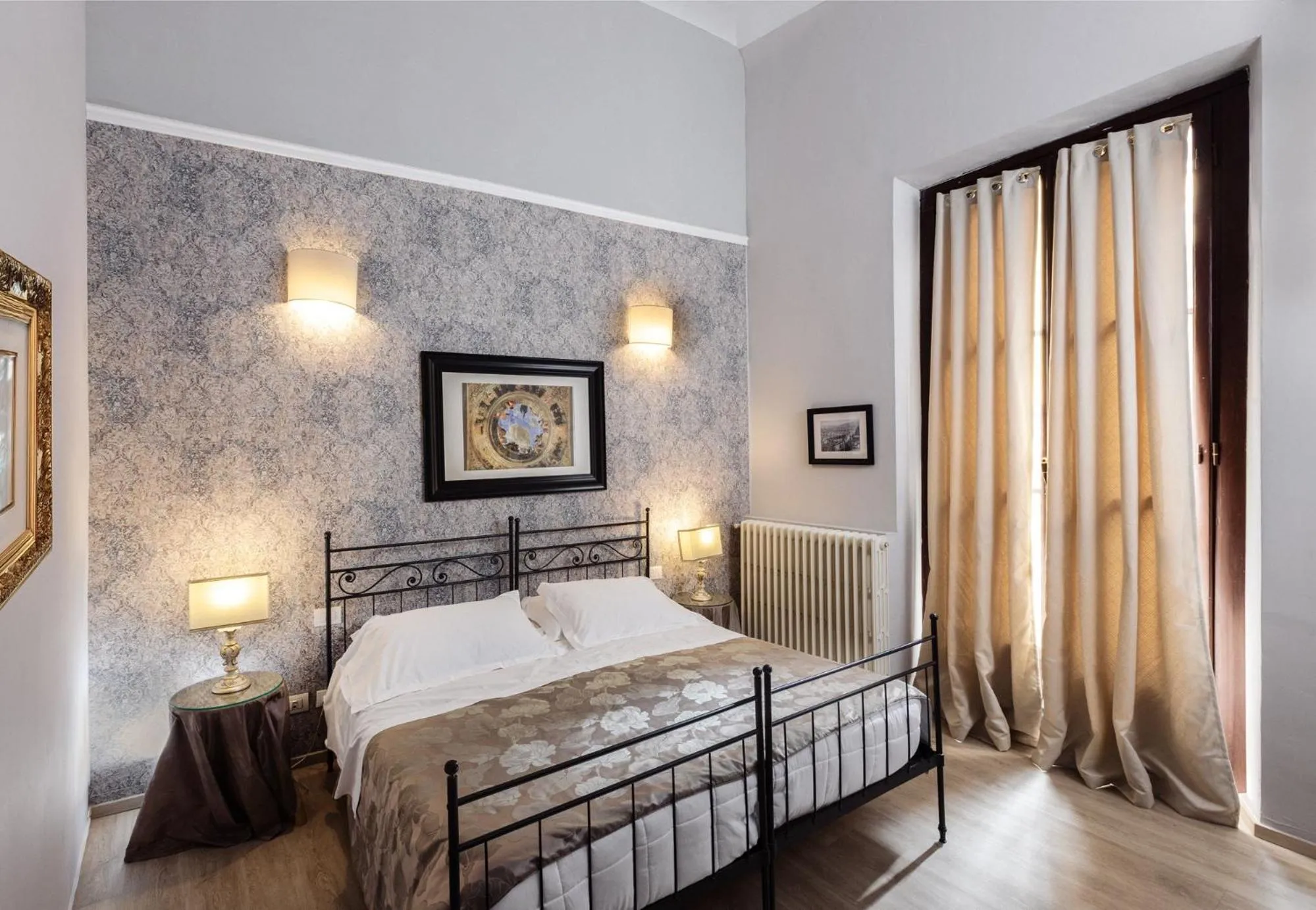 Bed in Hotel Torre Guelfa Palazzo Acciaiuoli