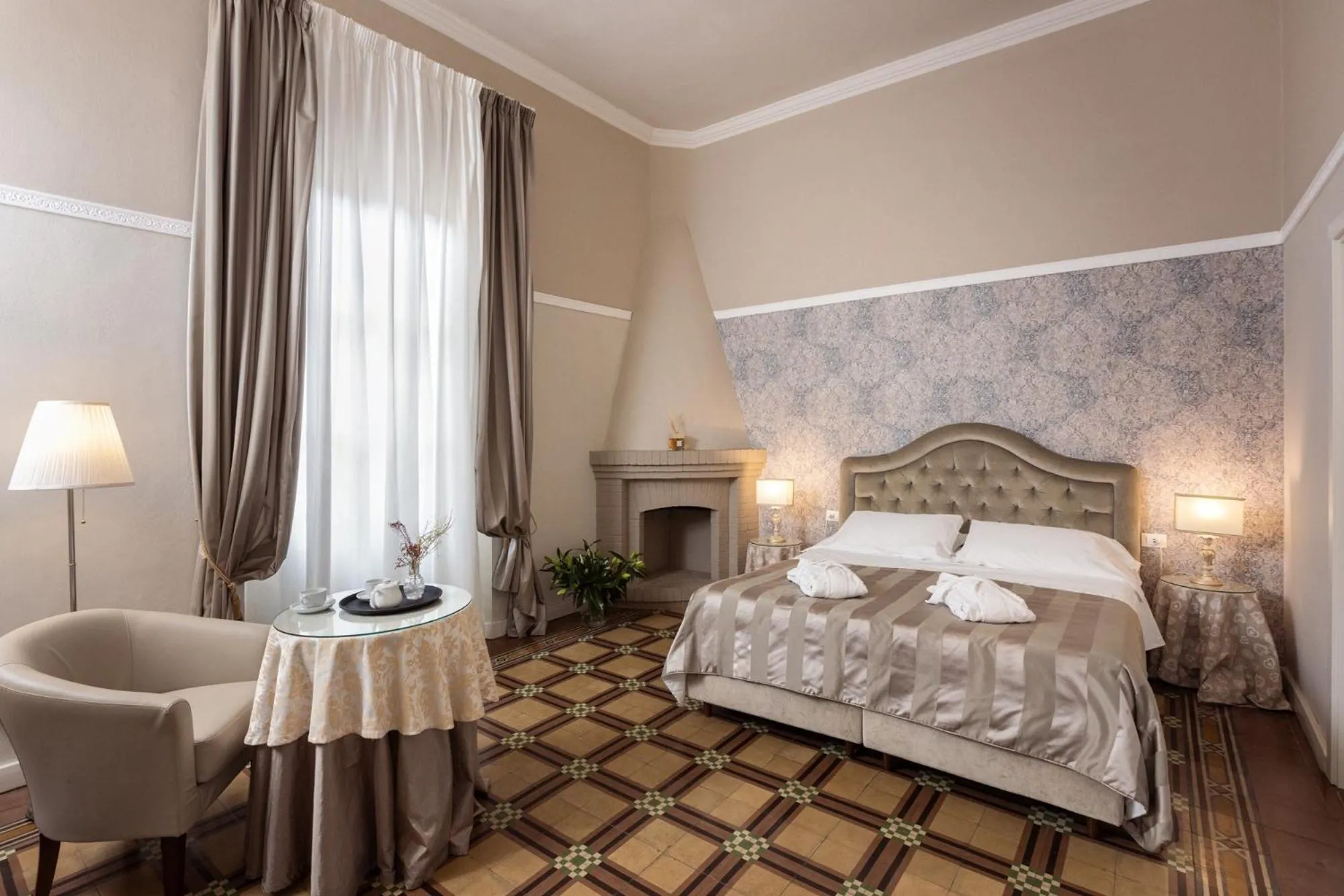 Bed in Hotel Torre Guelfa Palazzo Acciaiuoli