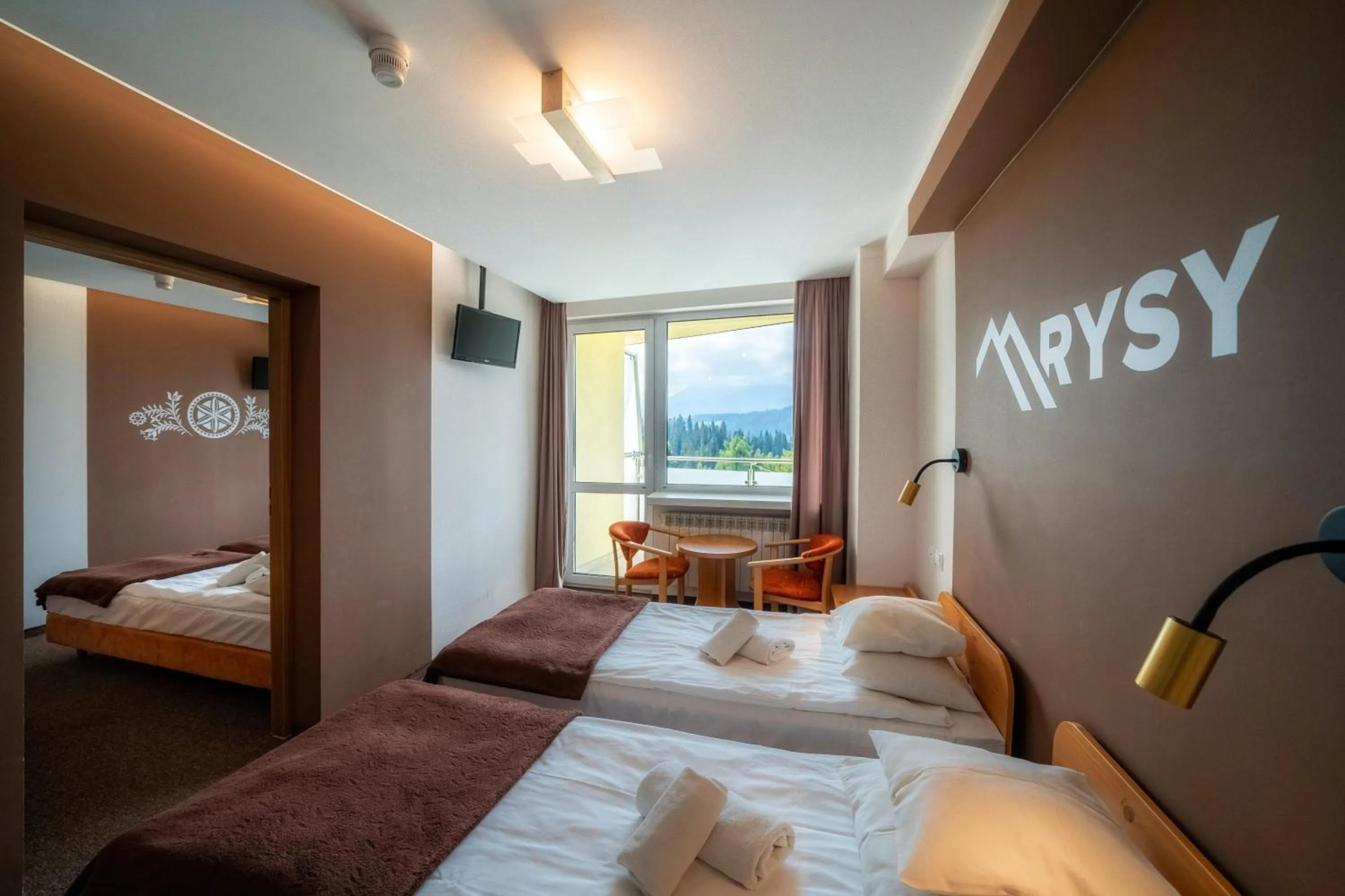 Photo of the whole room, Bed in Rysy