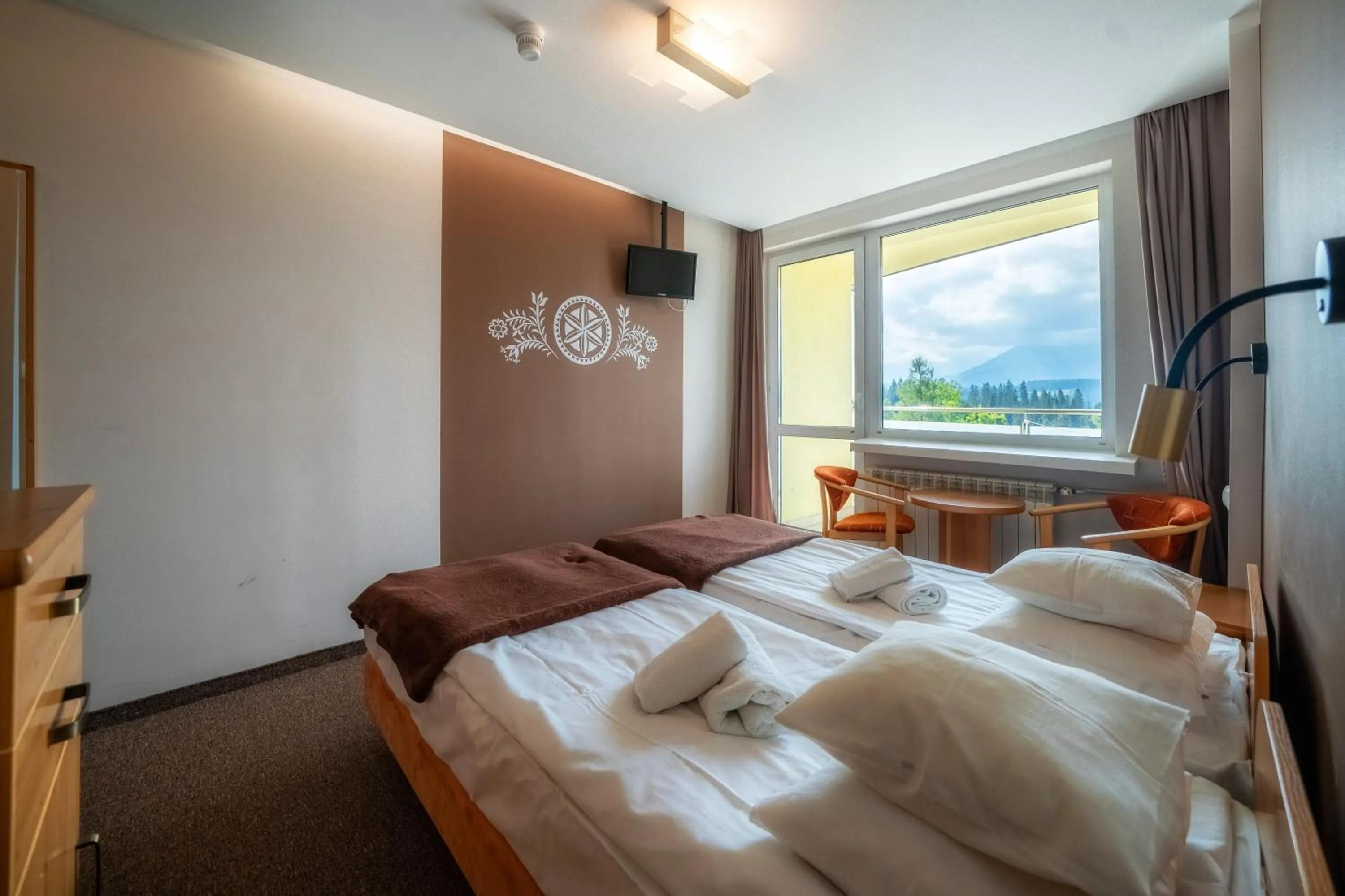 Photo of the whole room, Bed in Rysy