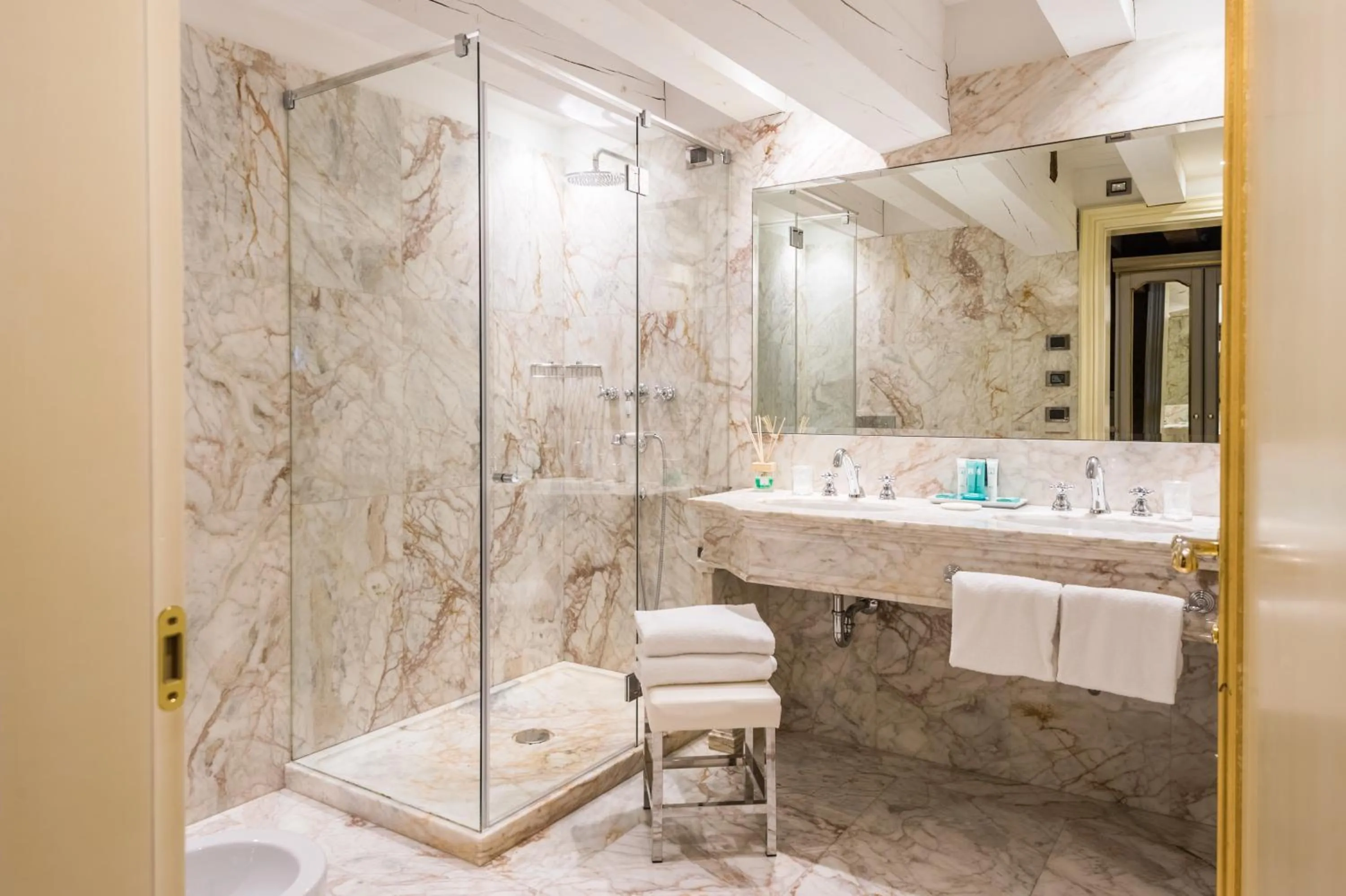 Shower in Hotel Ai Reali - Small Luxury Hotels of the World