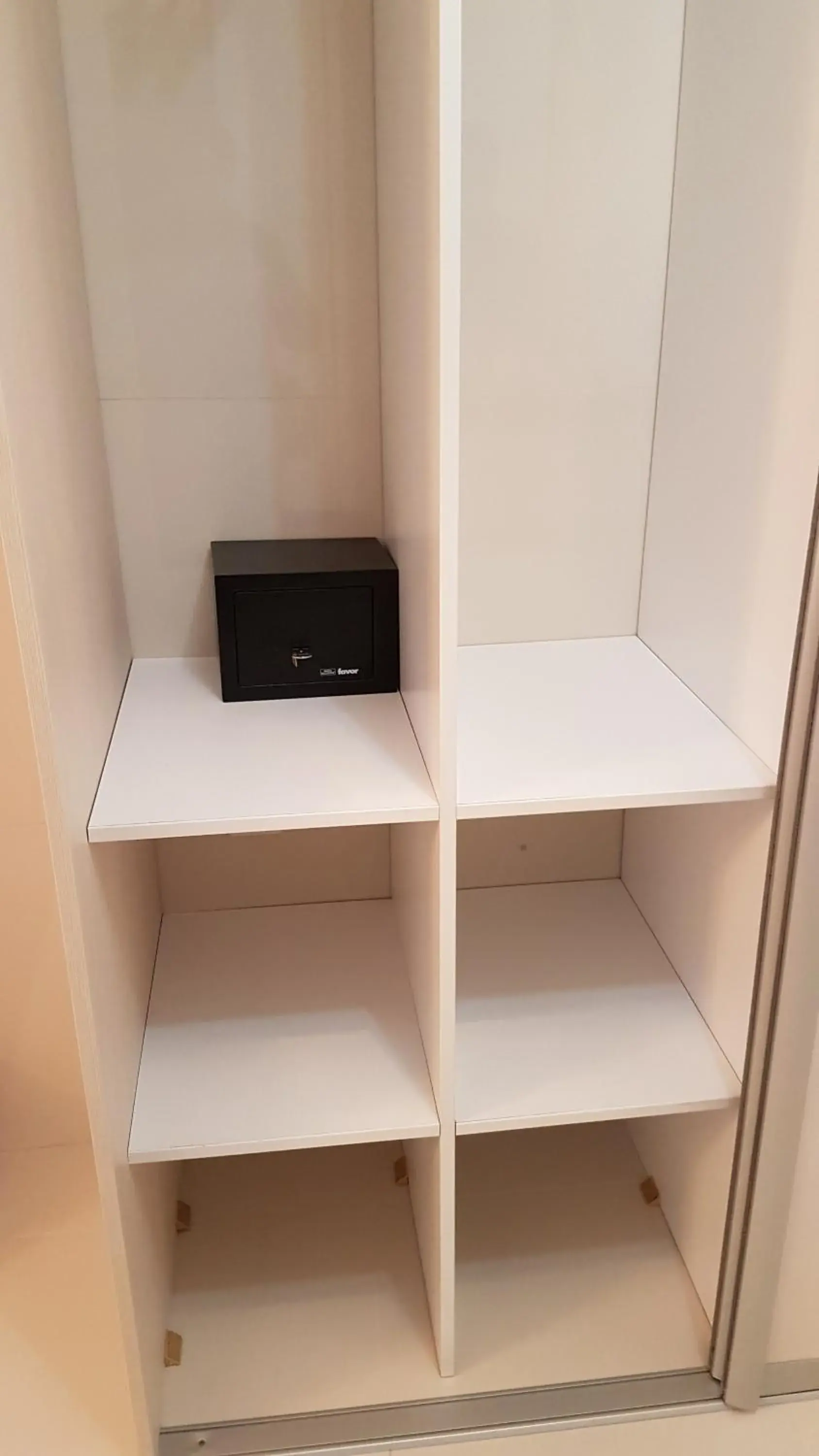 Triple King Room in ĆIRO HOTEL - free parking Triple King Room in ĆIRO HOTEL - free parking