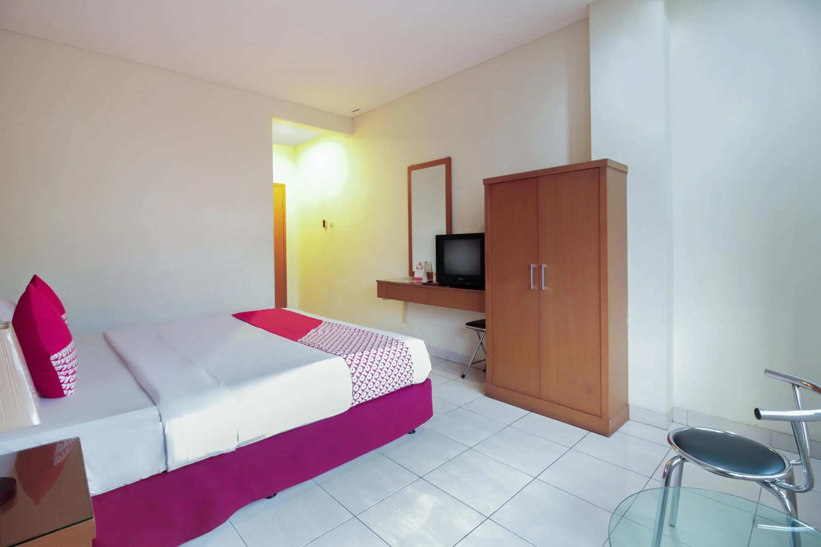 Bedroom, Bed in Capital O Galaxy Inn