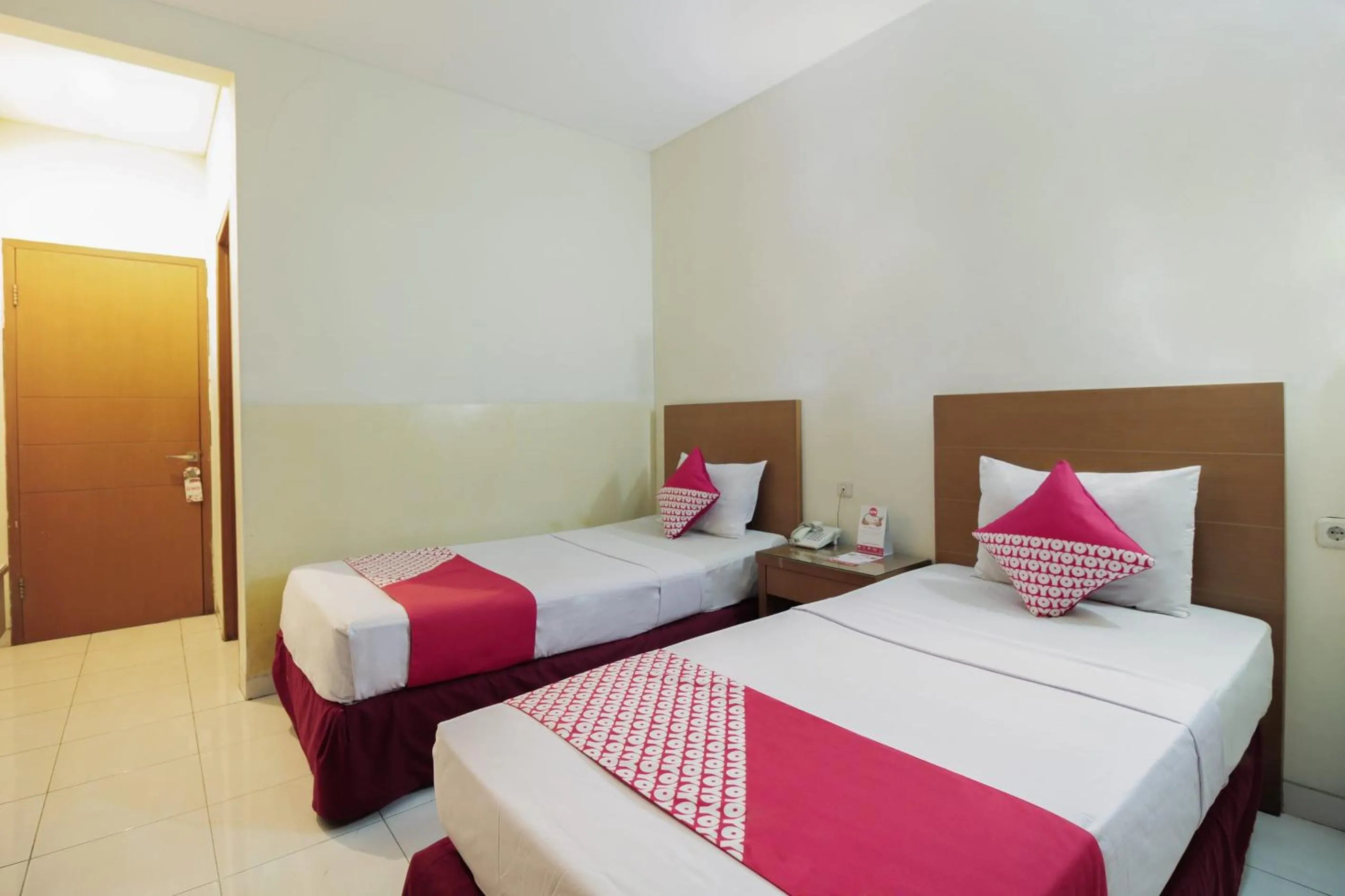 Bedroom, Bed in Capital O Galaxy Inn