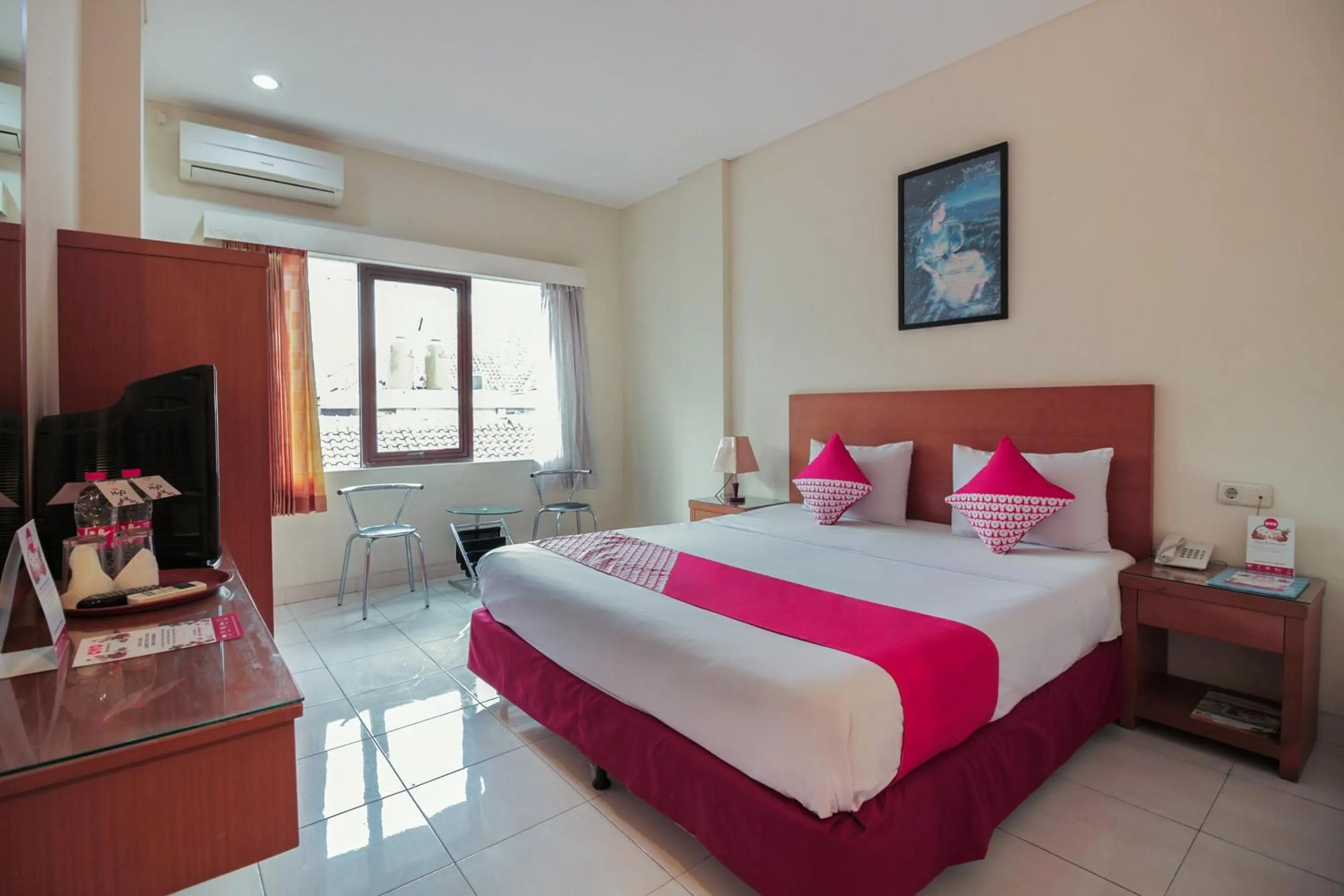 Bedroom, Bed in Capital O Galaxy Inn