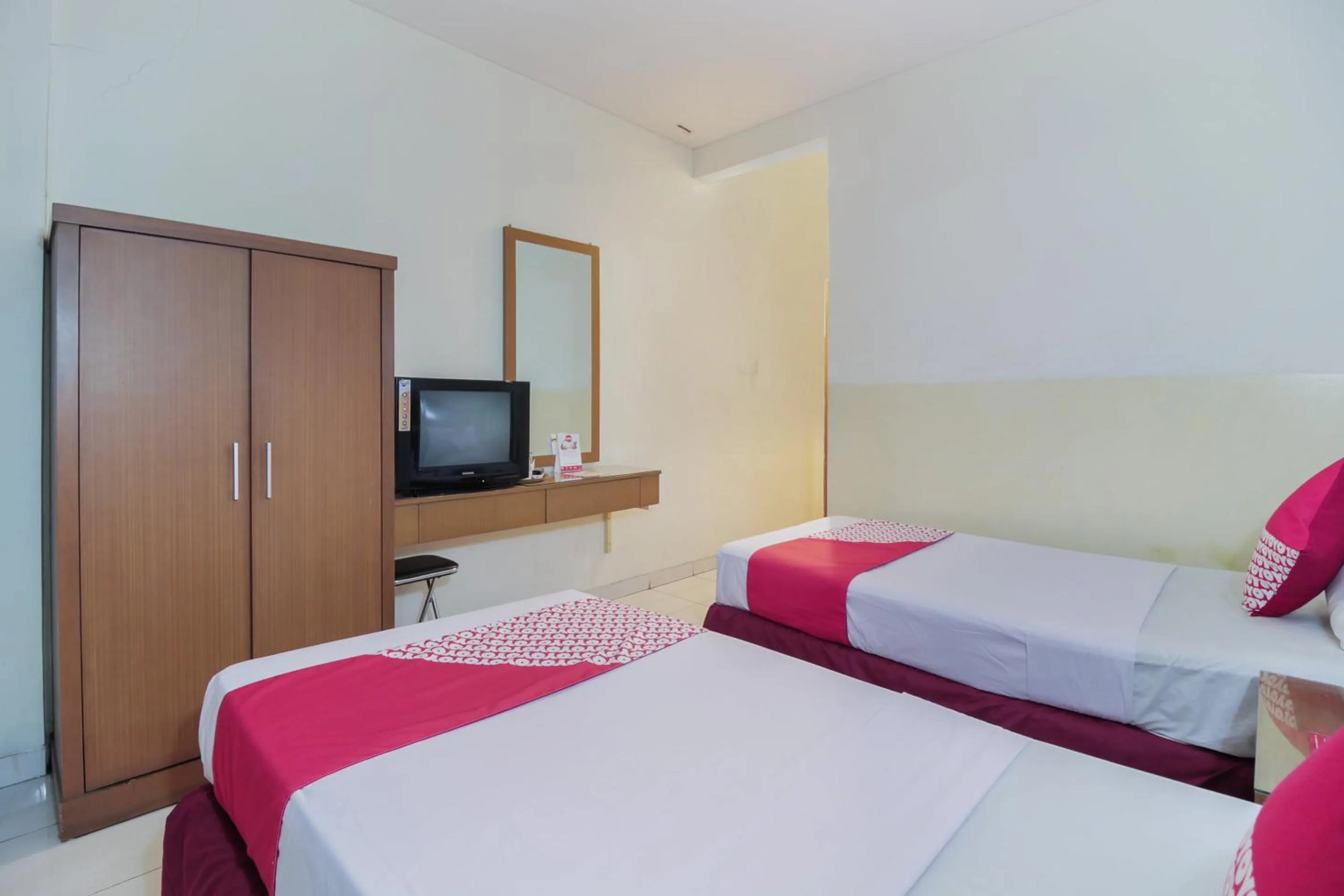 Bedroom, Bed in Capital O Galaxy Inn