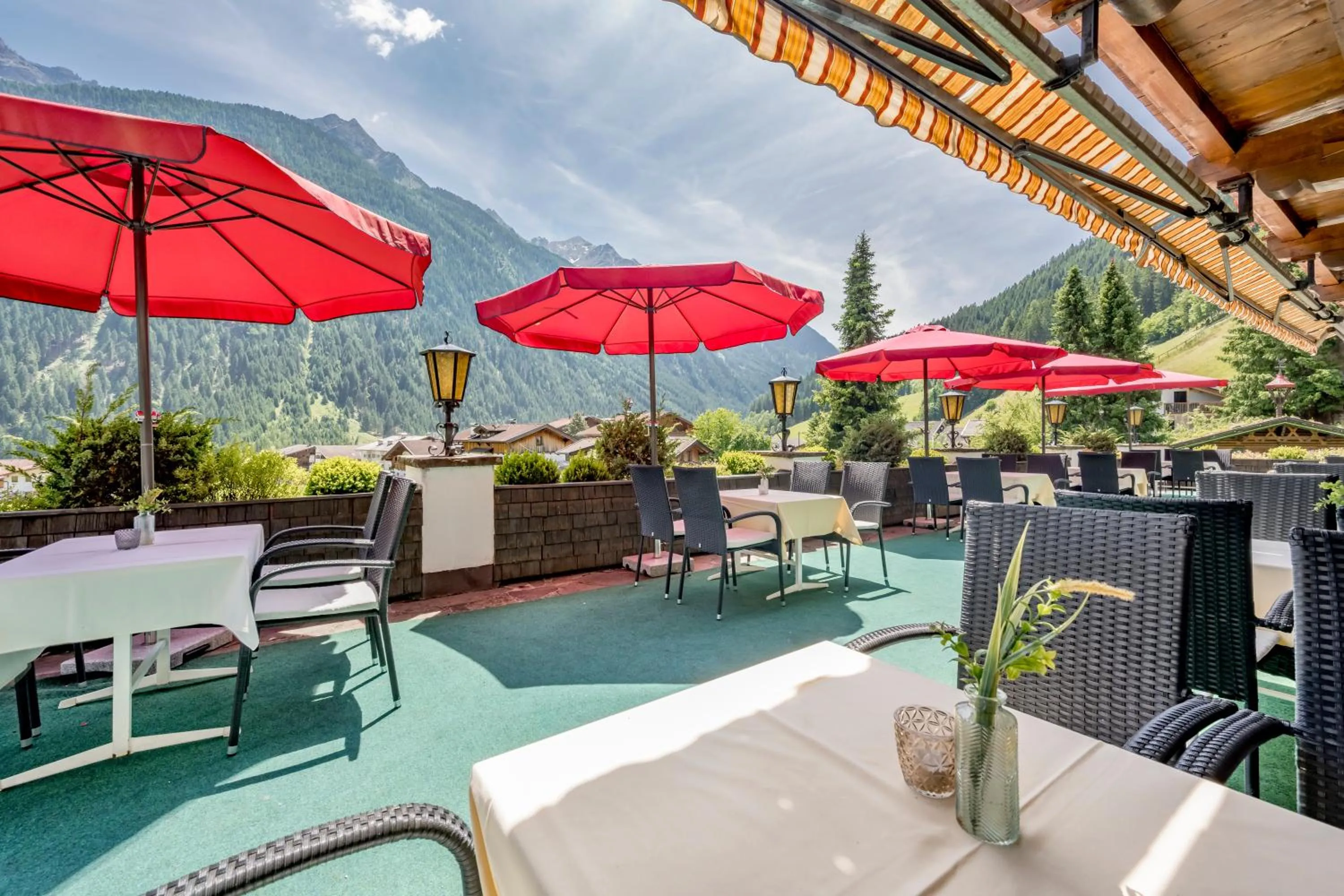 Restaurant/places to eat in Hotel Almhof