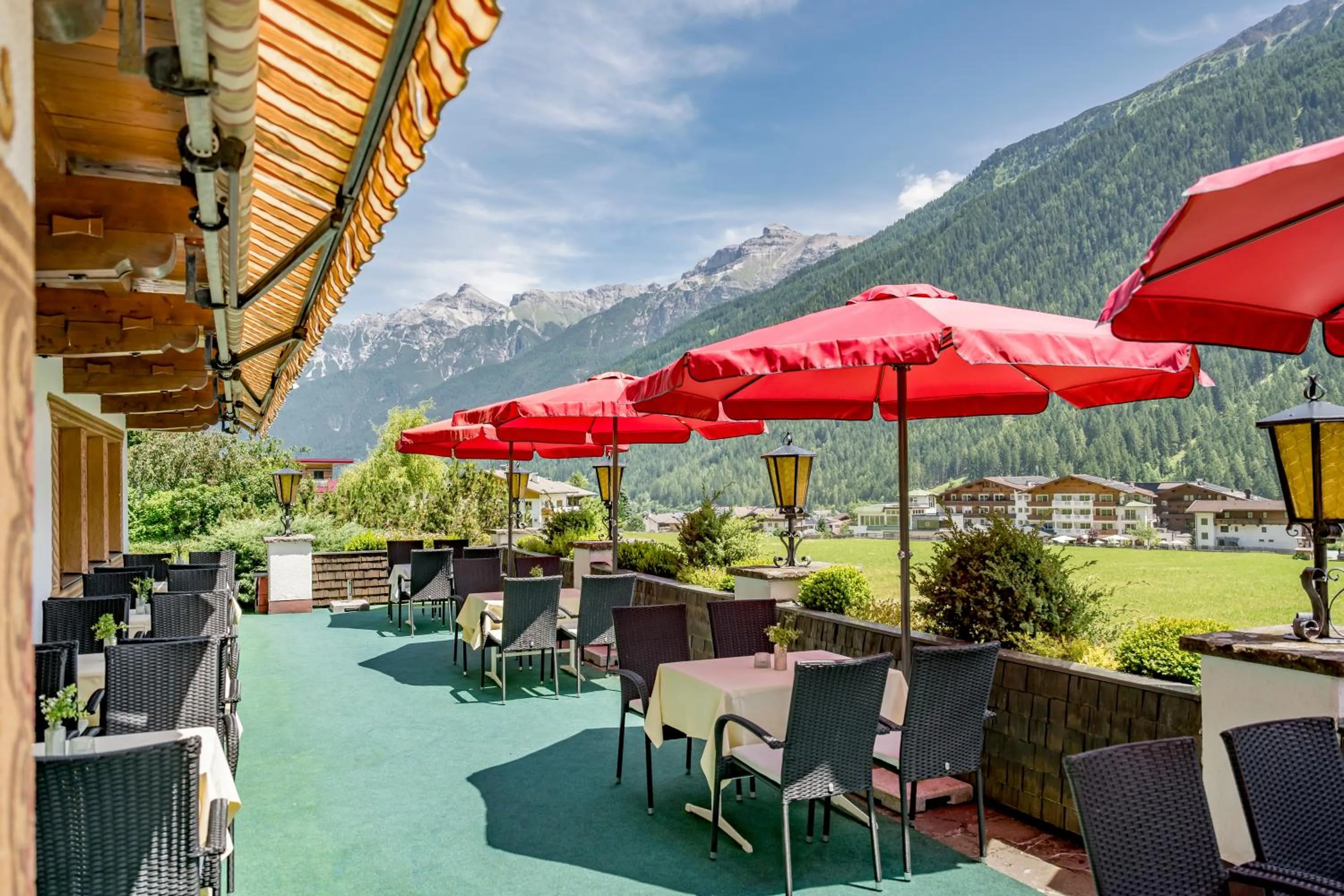 Restaurant/places to eat in Hotel Almhof