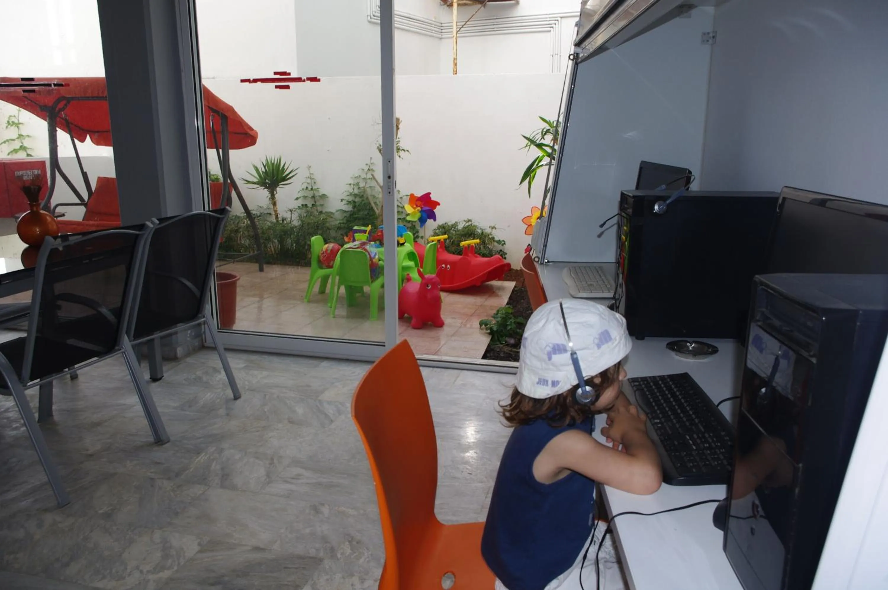 Business facilities in Klery Studios