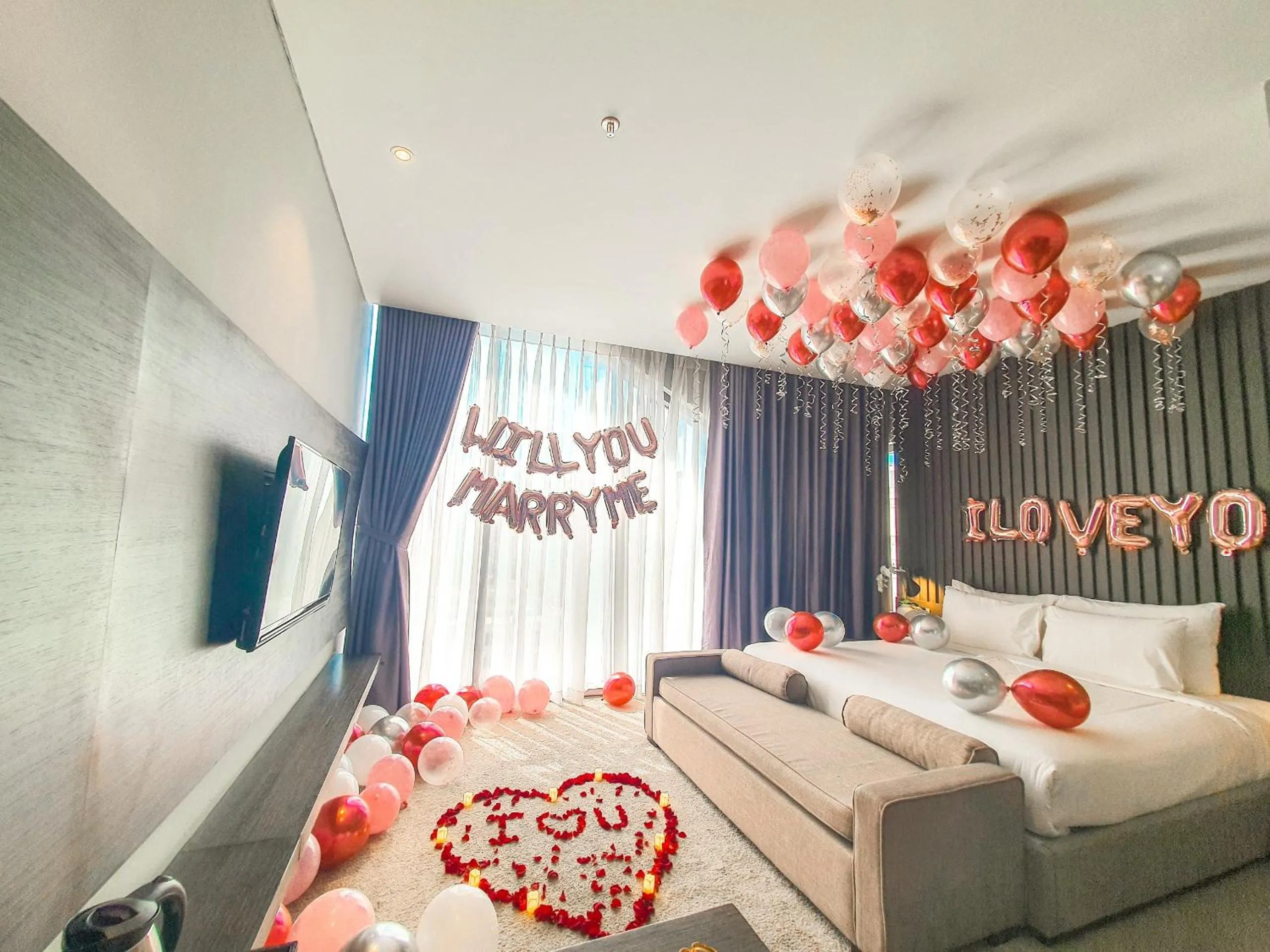 Bedroom, Bed in Grand Ocean Luxury Boutique - Infinity Rooftop Pool