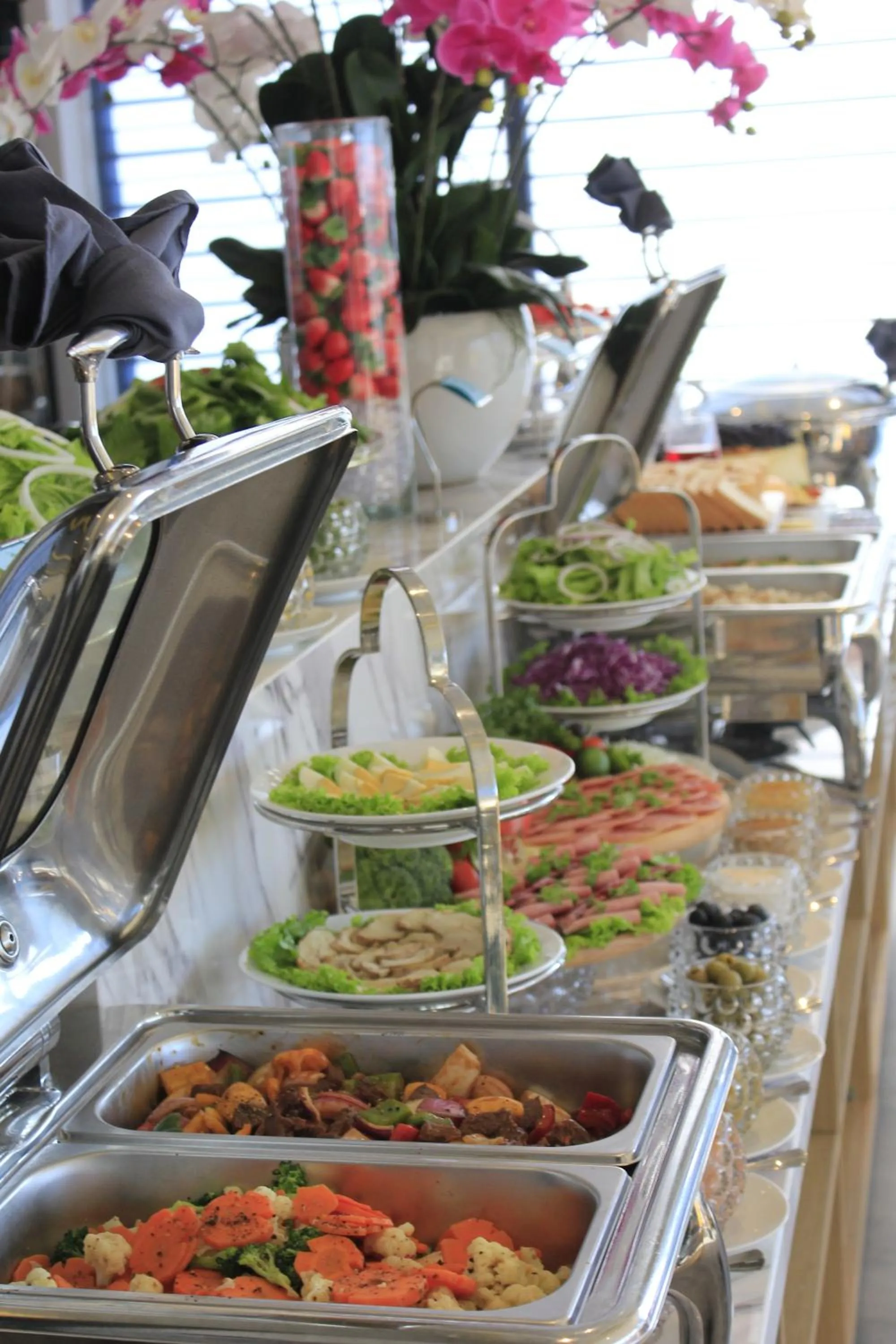 Restaurant/places to eat in Grand Ocean Luxury Boutique - Infinity Rooftop Pool