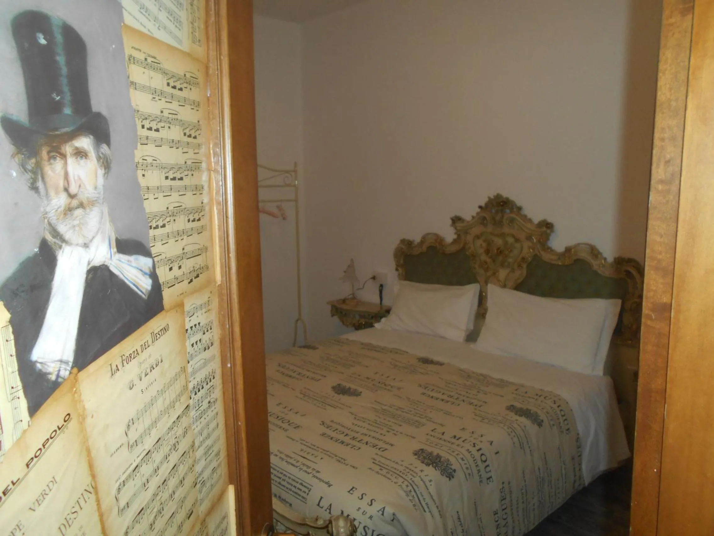 Bed in Jackie O' a la maison