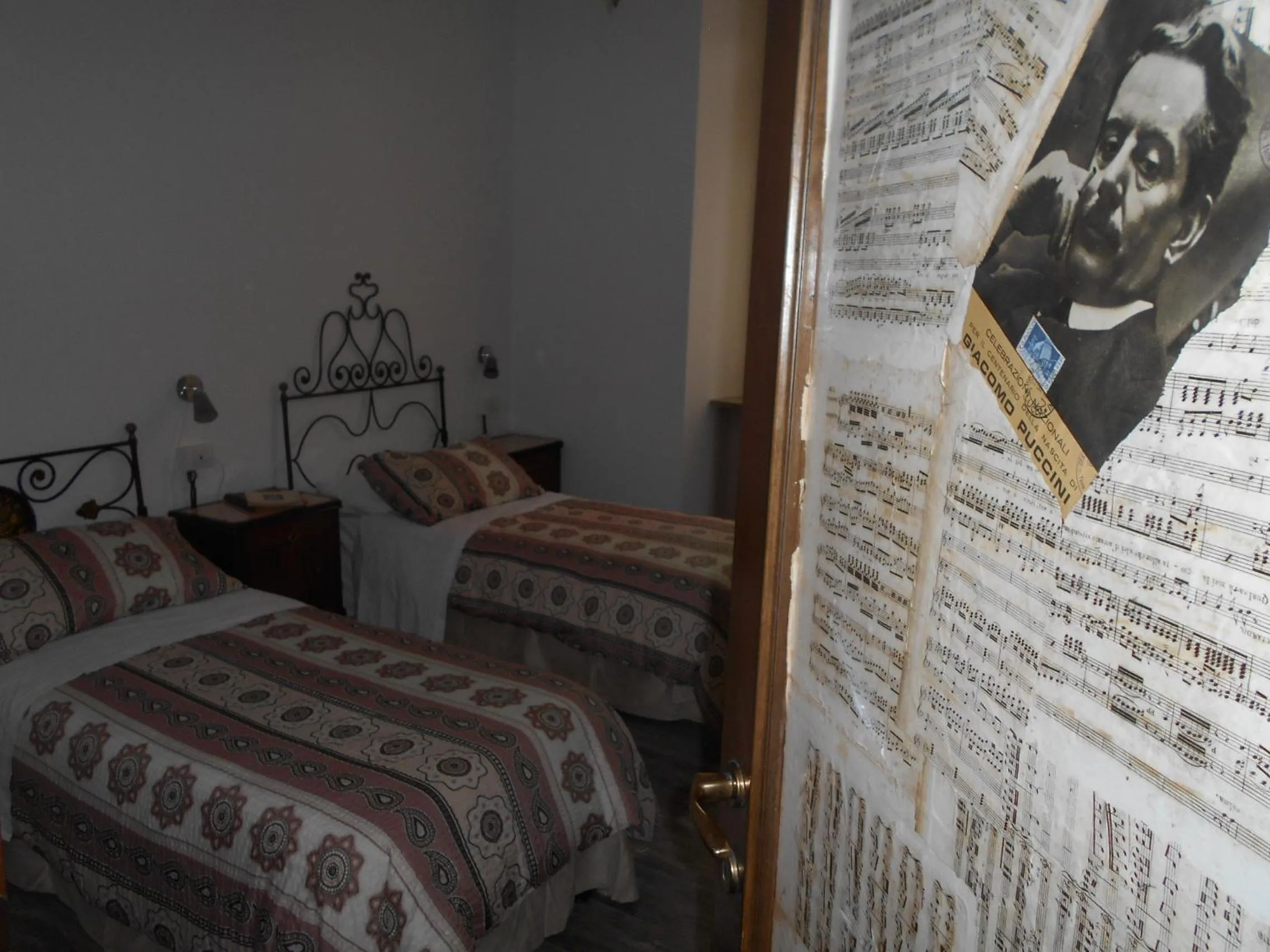 Photo of the whole room, Bed in Jackie O' a la maison