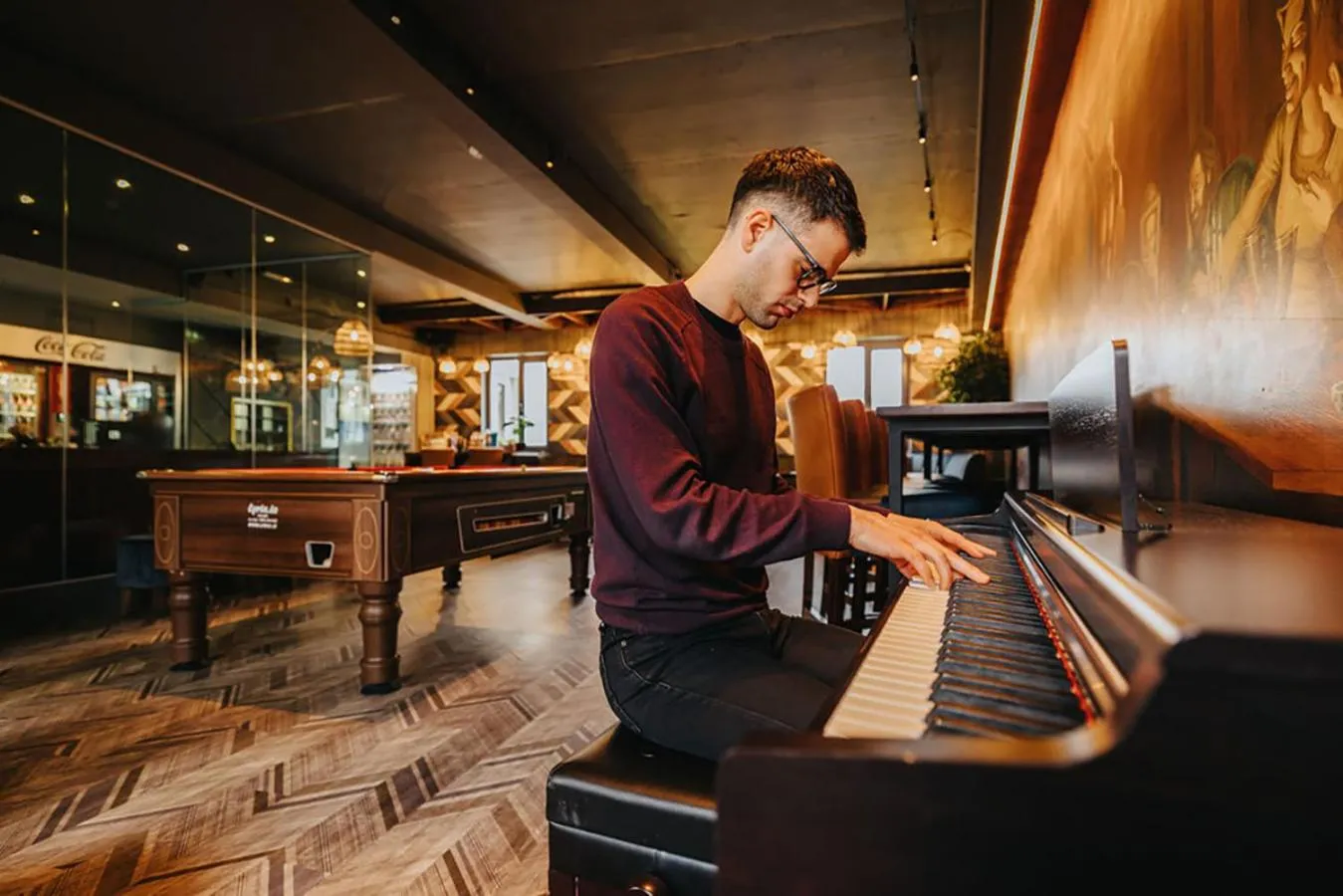 Communal lounge/ TV room in Kinlay Hostel Eyre Square