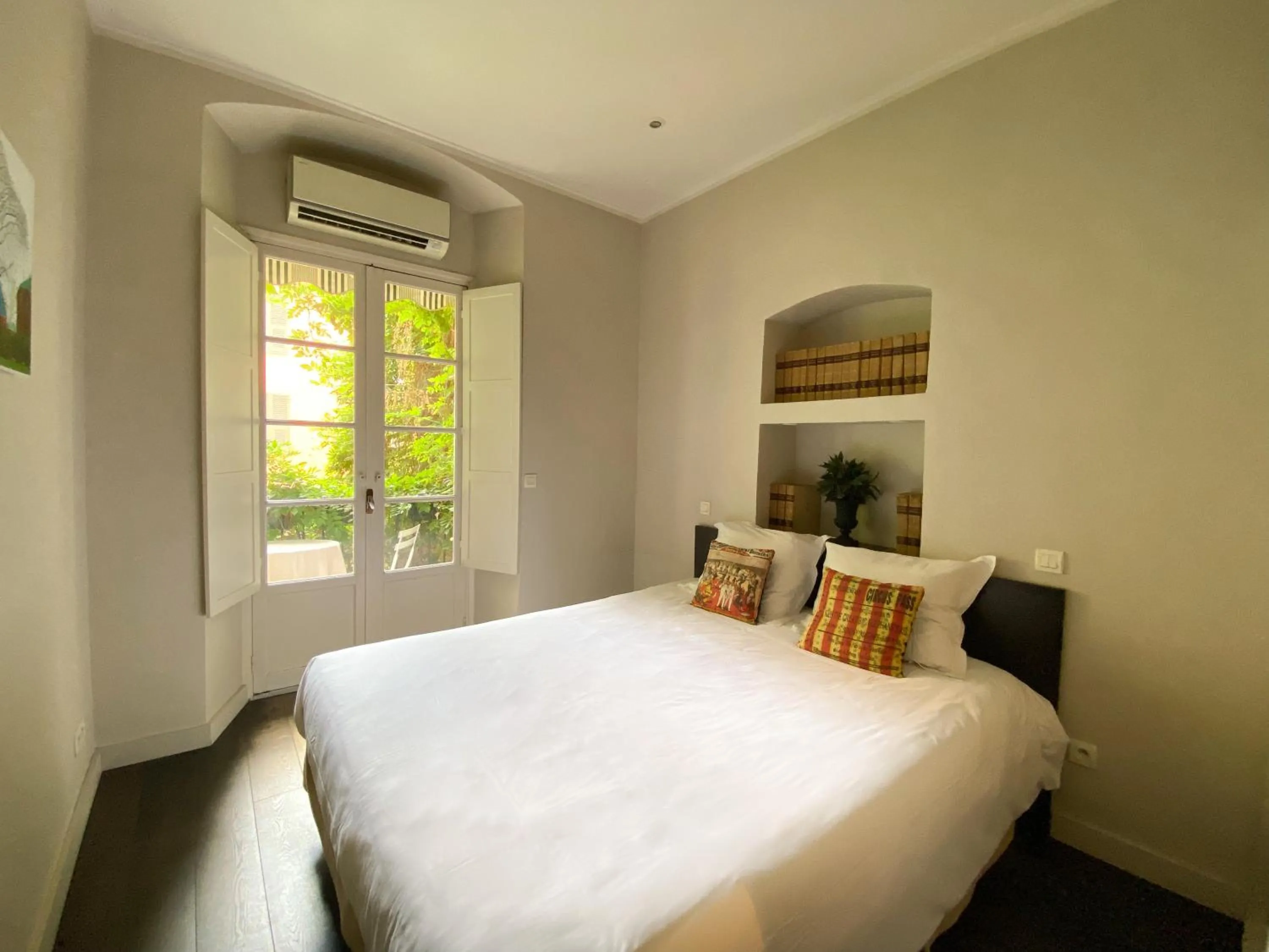 Bed in Hotel Central Bastia