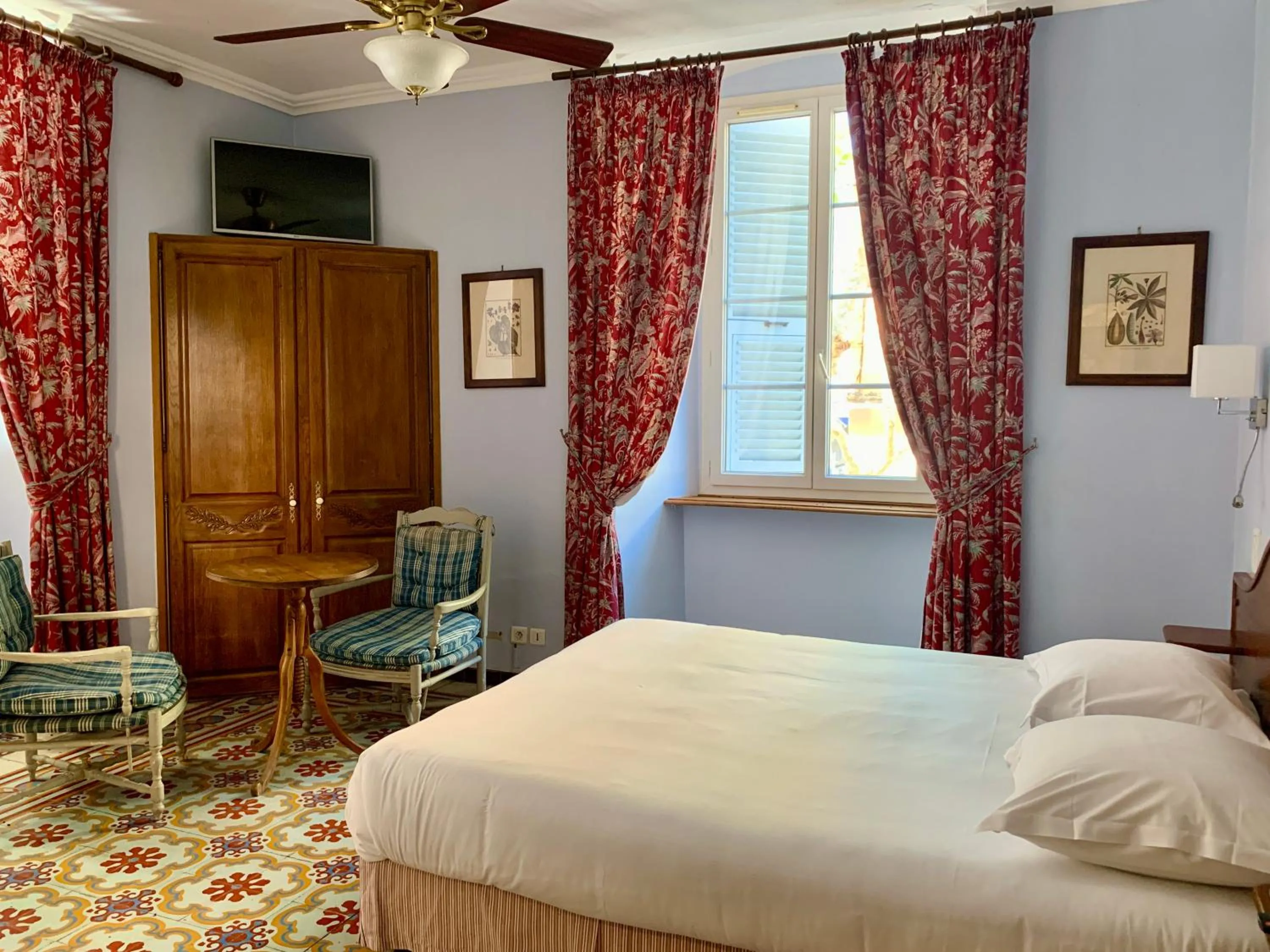 Photo of the whole room, Bed in Hotel Central Bastia