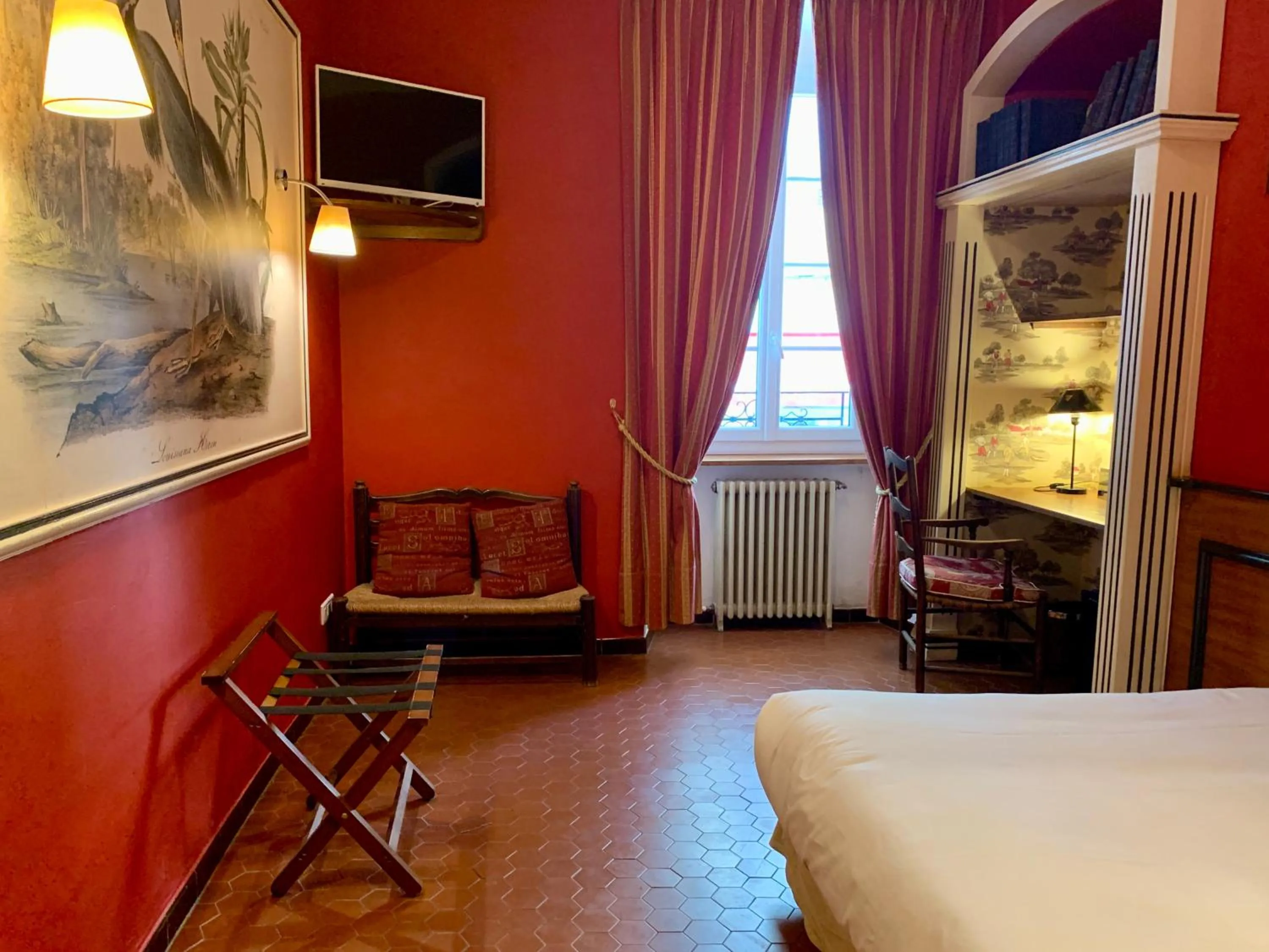 Photo of the whole room, Bed in Hotel Central Bastia