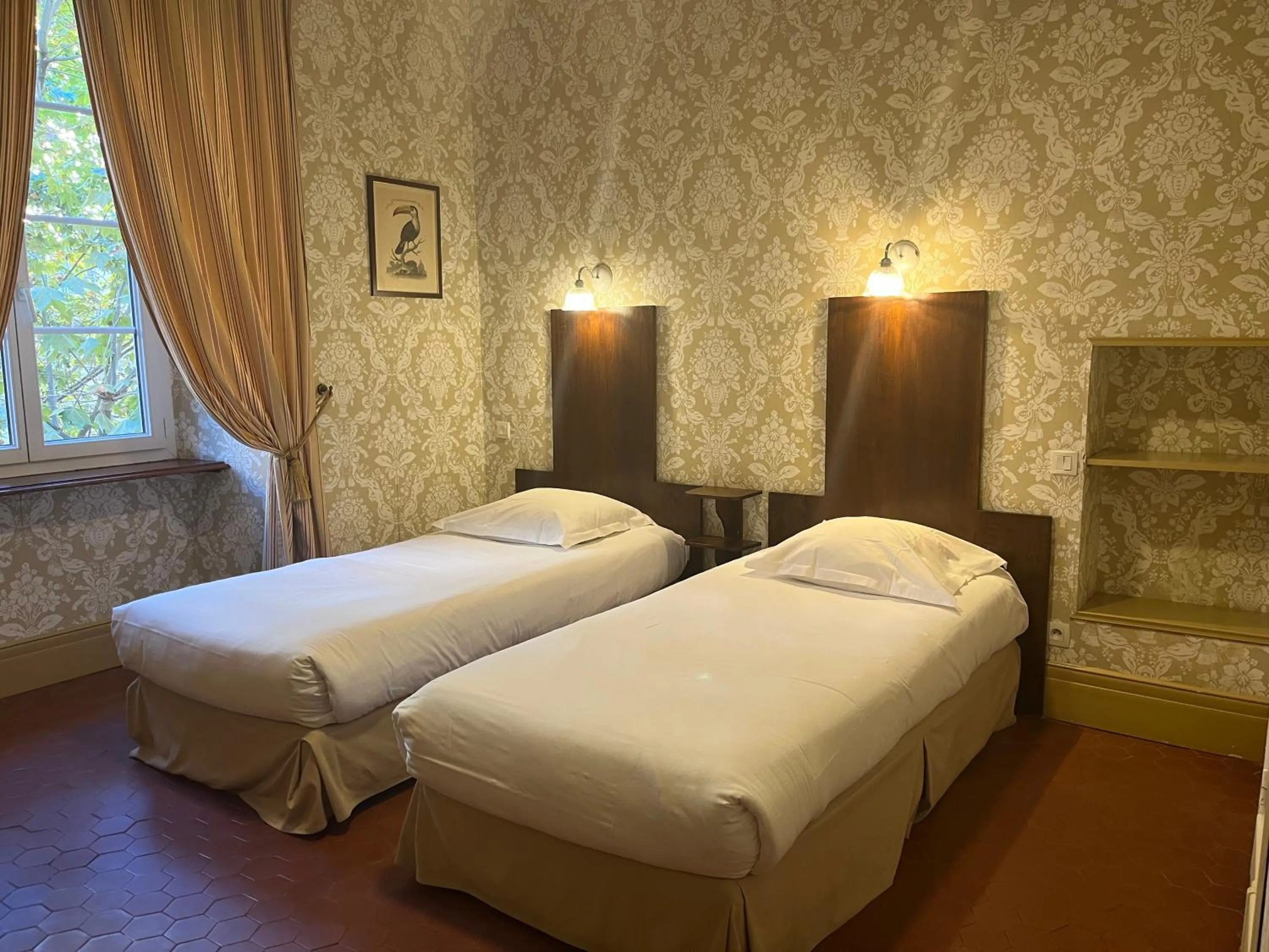 Bedroom, Bed in Hotel Central Bastia