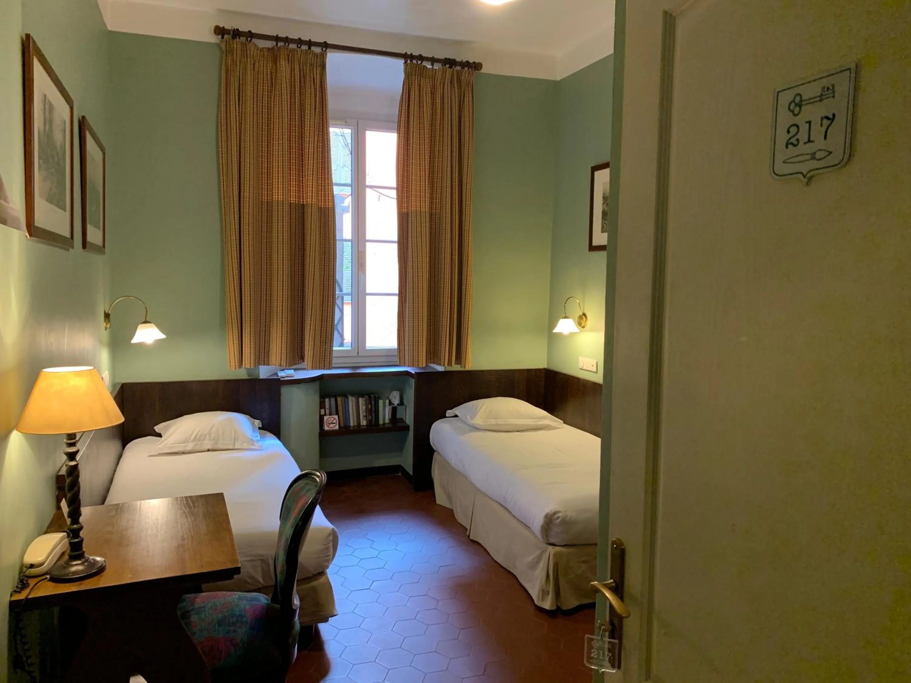 Photo of the whole room, Bed in Hotel Central Bastia