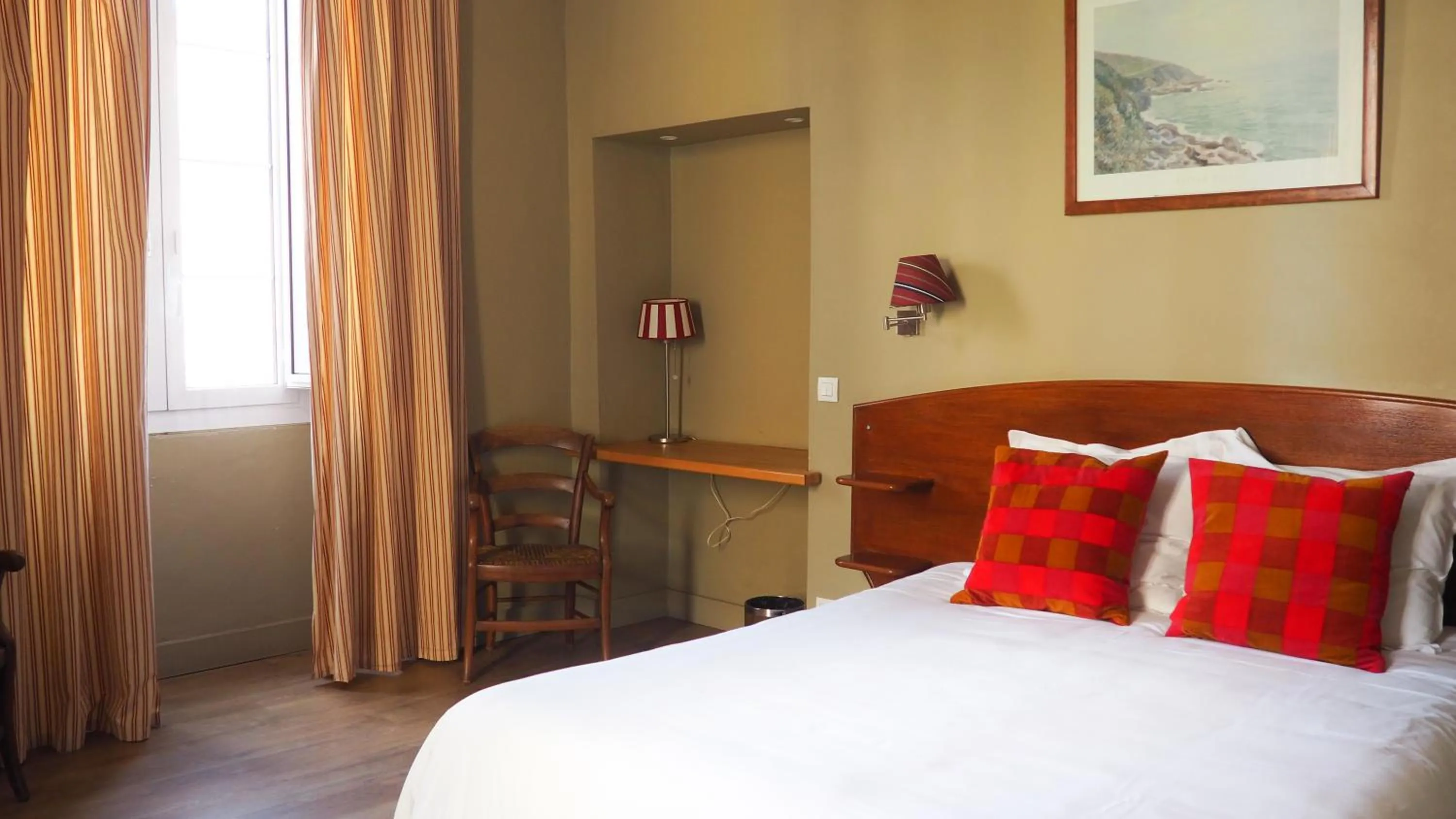 Bedroom, Bed in Hotel Central Bastia