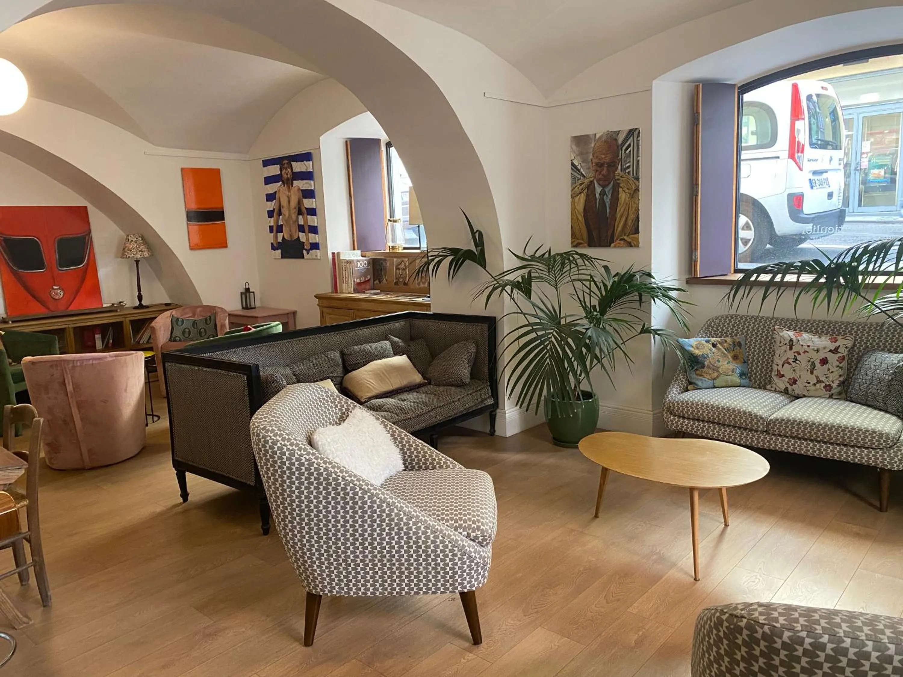 Communal lounge/ TV room in Hotel Central Bastia