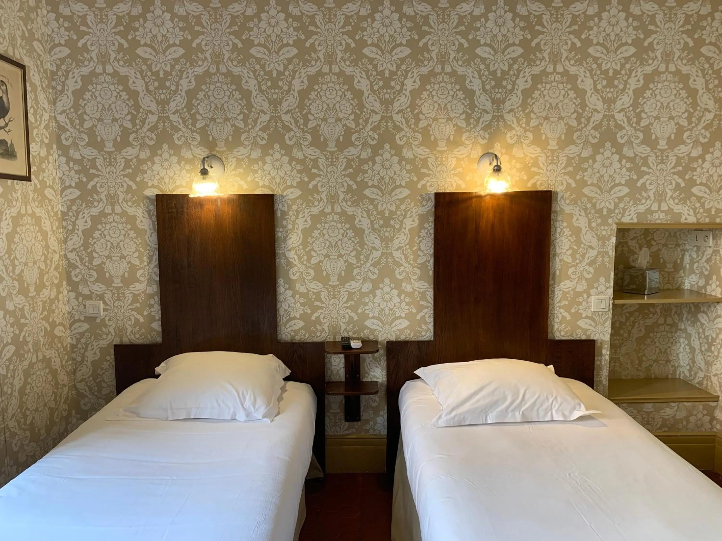 Bedroom, Bed in Hotel Central Bastia