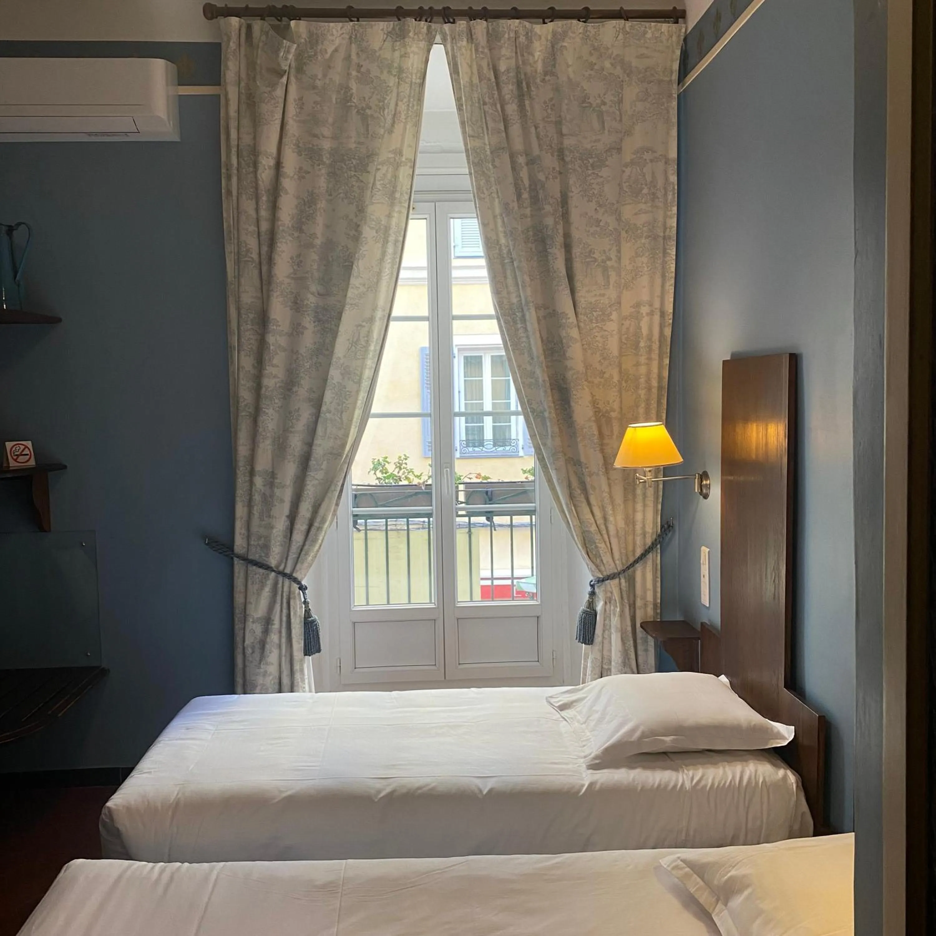 Bed in Hotel Central Bastia