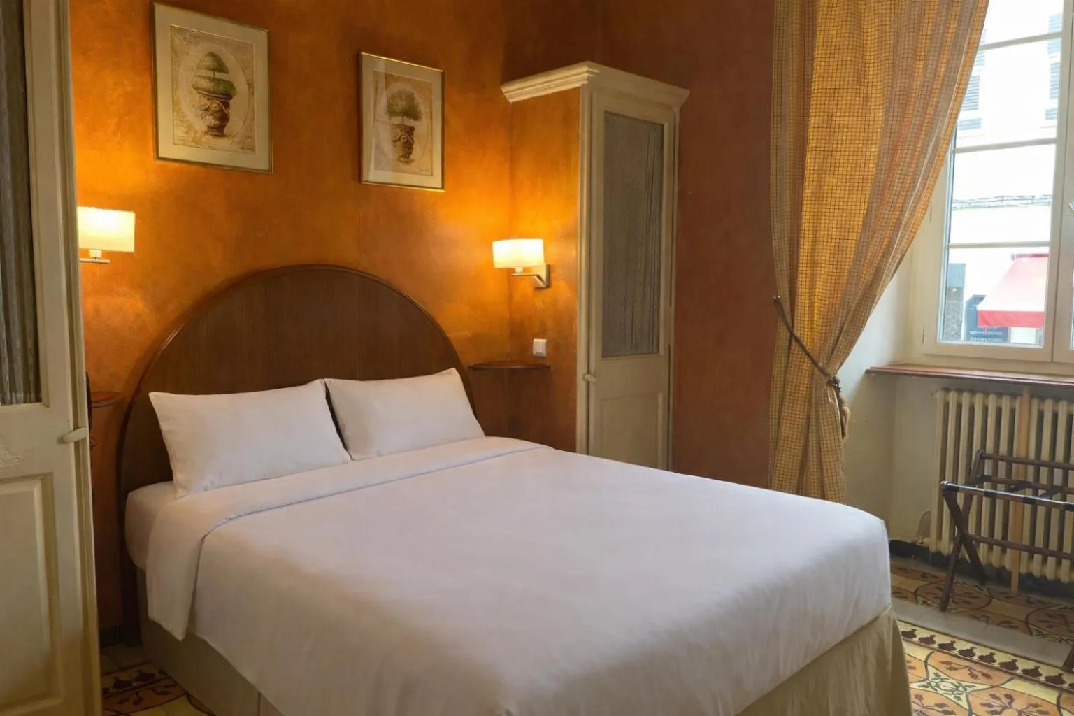 Bedroom, Bed in Hotel Central Bastia