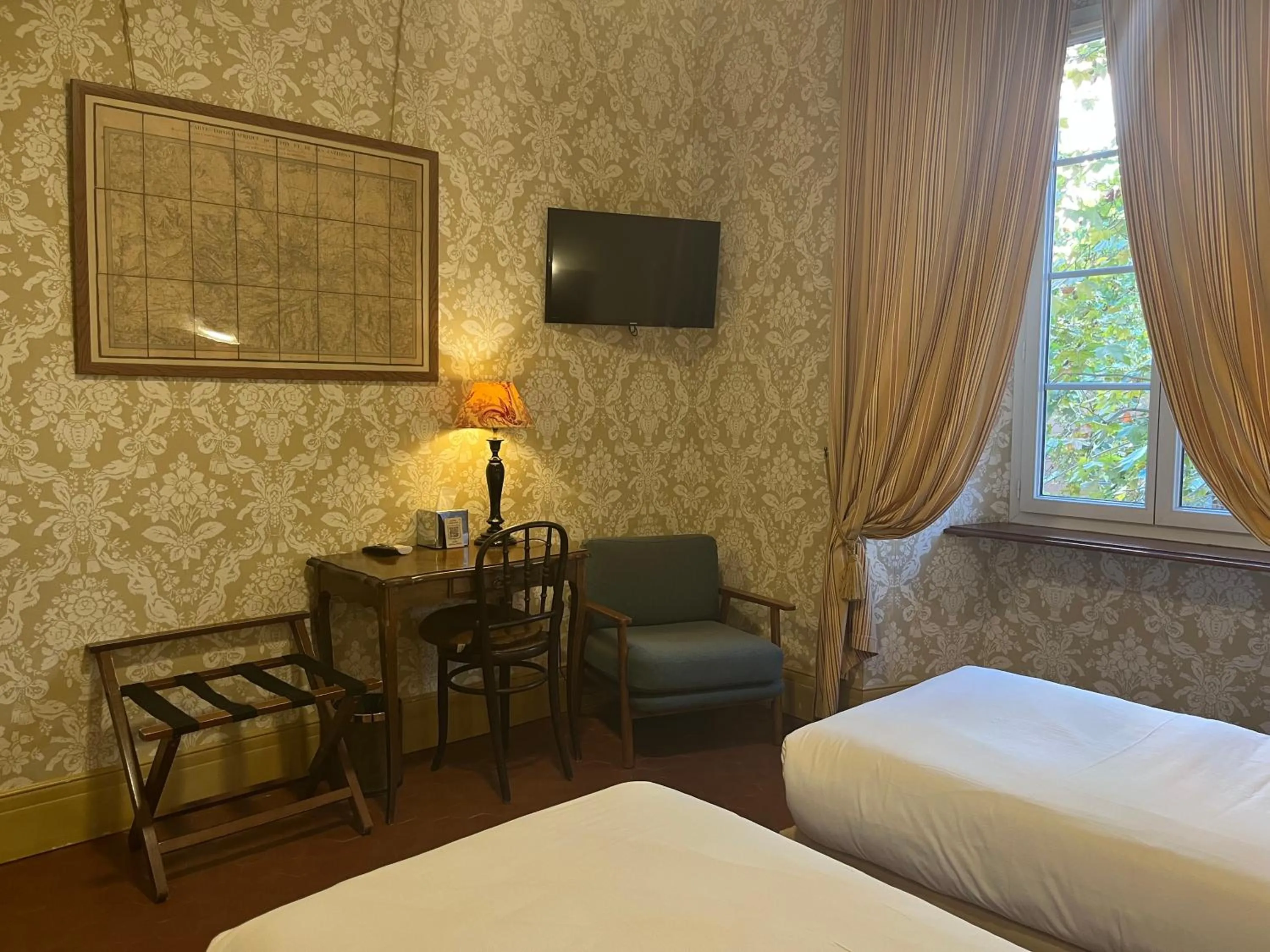 Photo of the whole room, Bed in Hotel Central Bastia