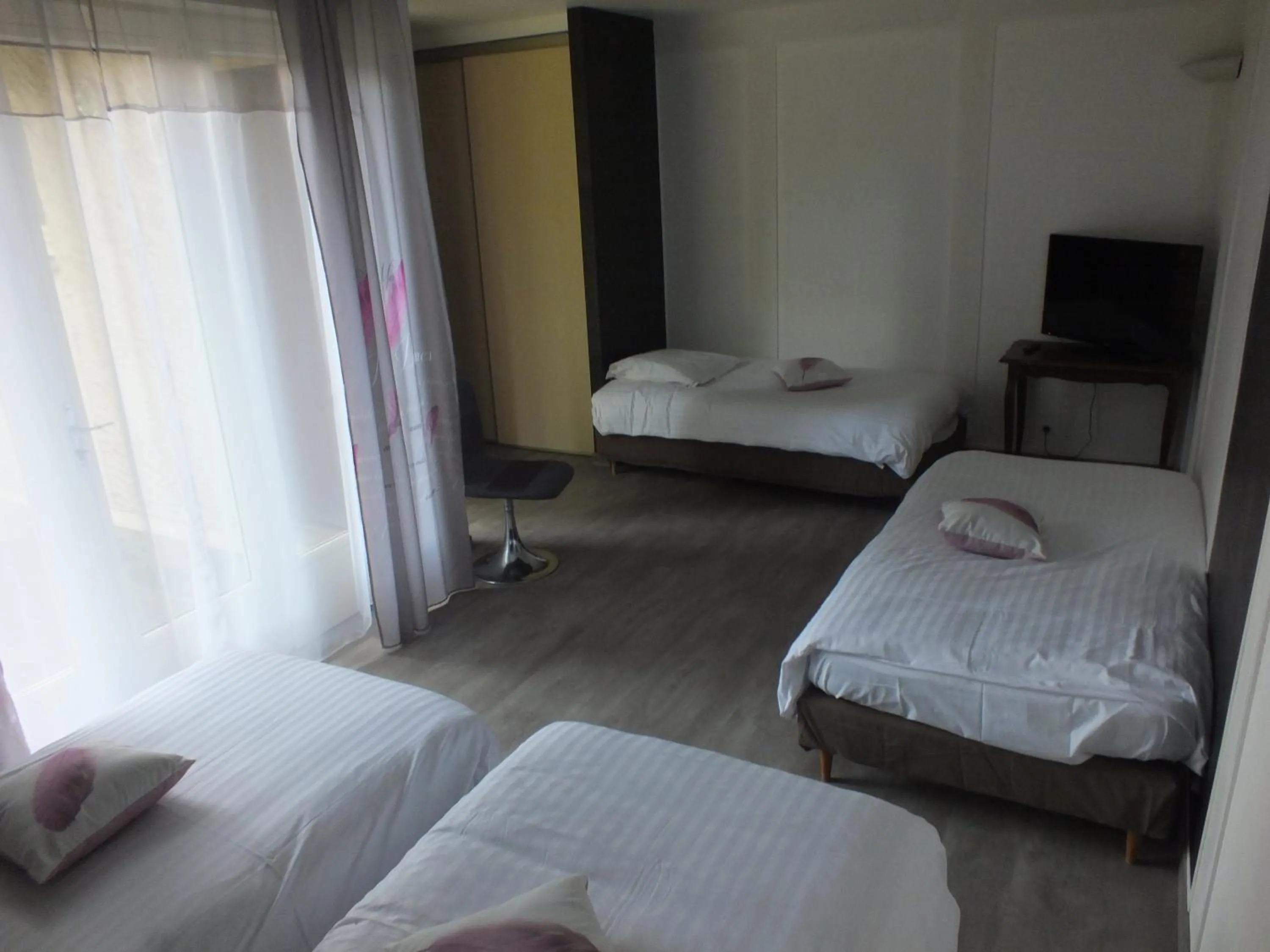 Bedroom, Bed in Hotel Restaurant Le Manguier