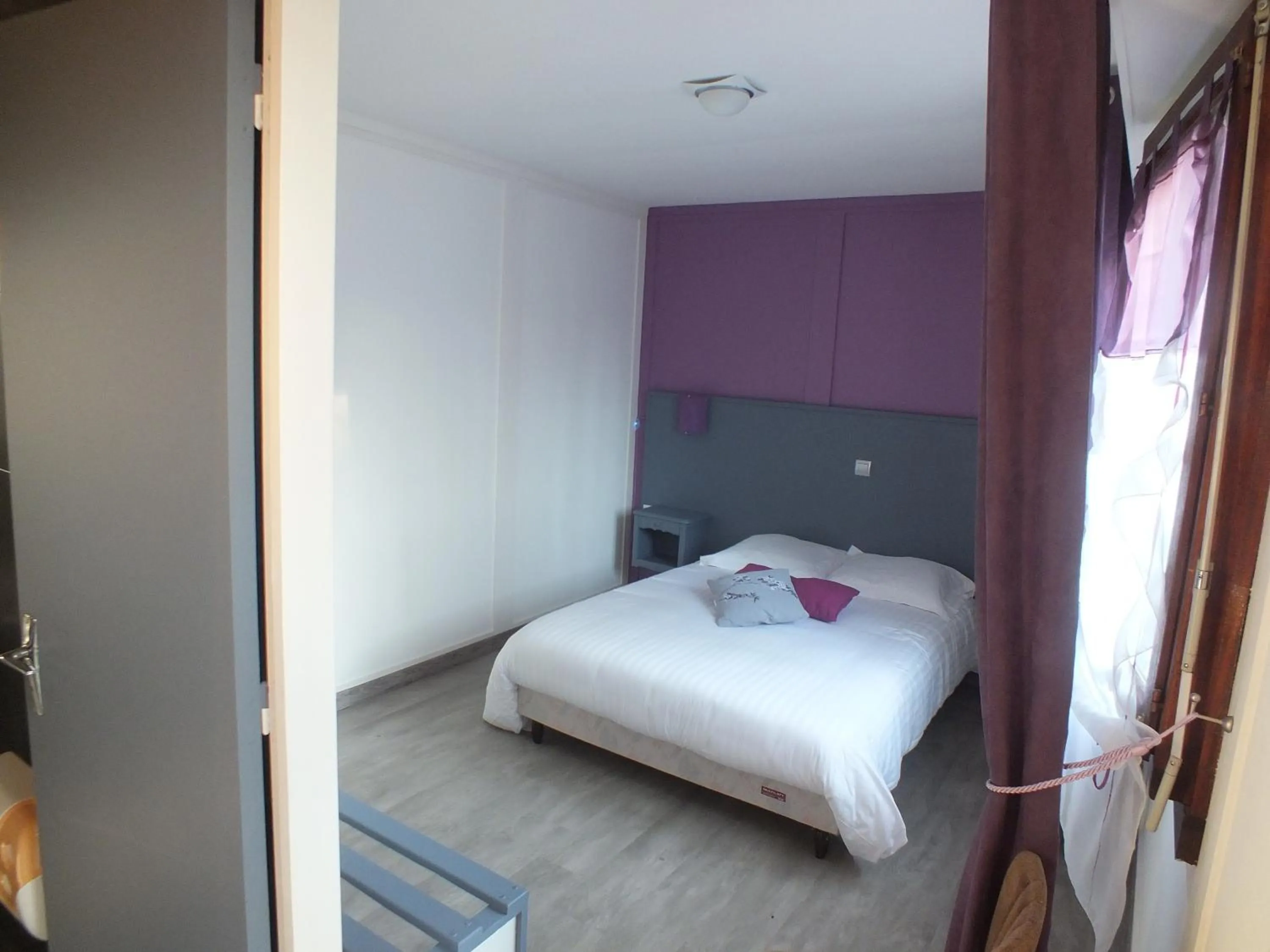 Bedroom, Bed in Hotel Restaurant Le Manguier