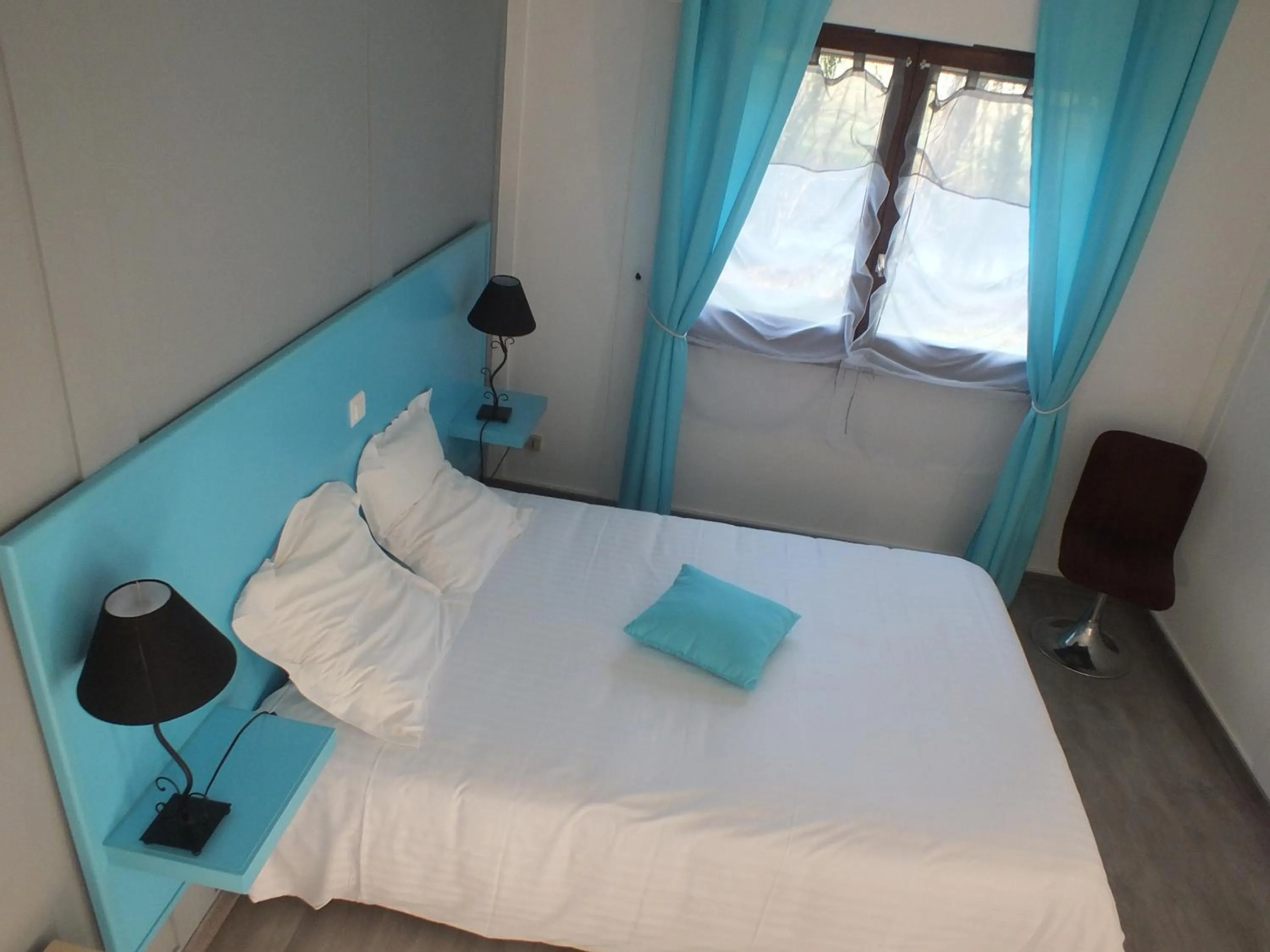 Bedroom, Bed in Hotel Restaurant Le Manguier