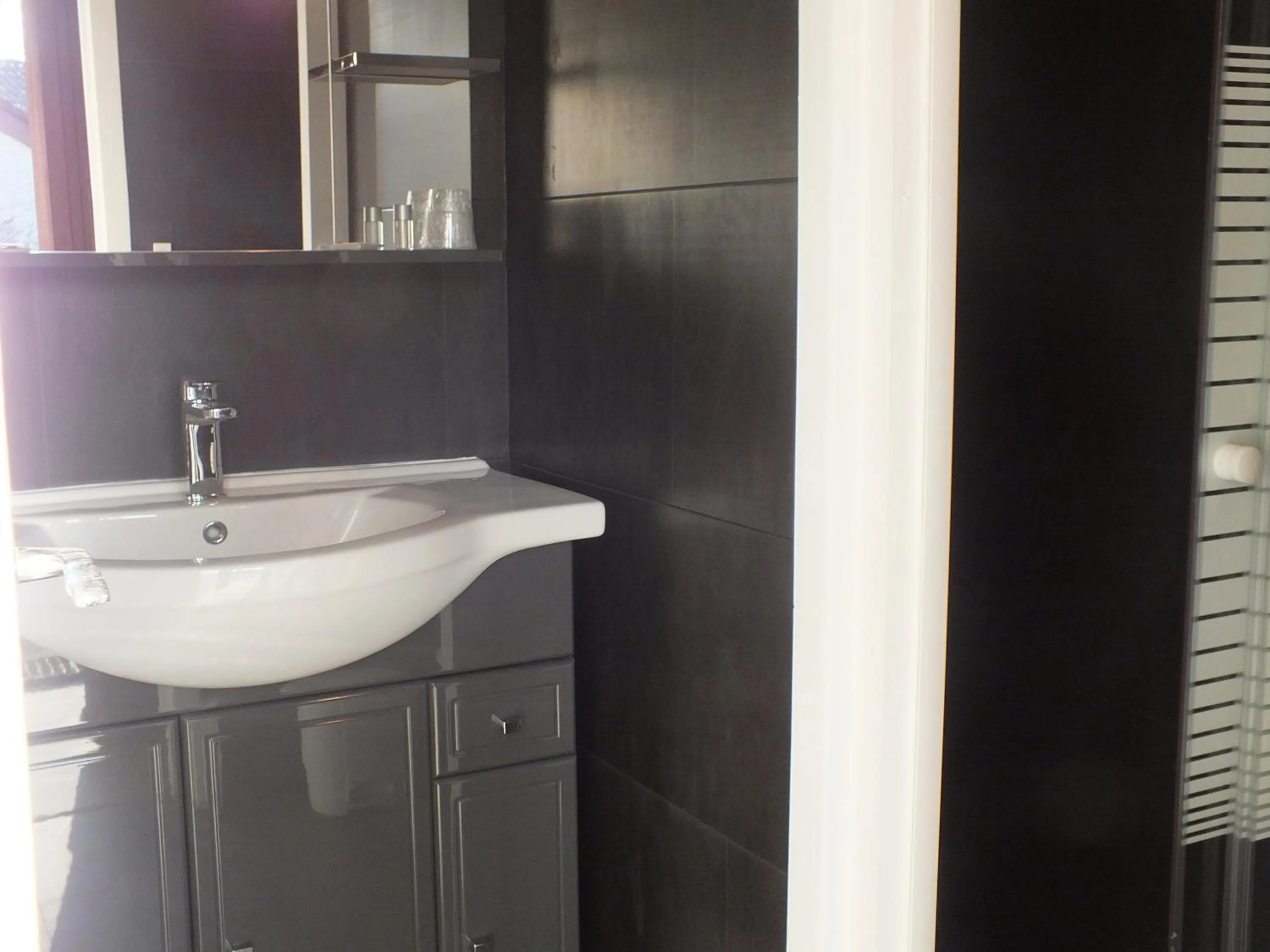 Bathroom in Hotel Restaurant Le Manguier