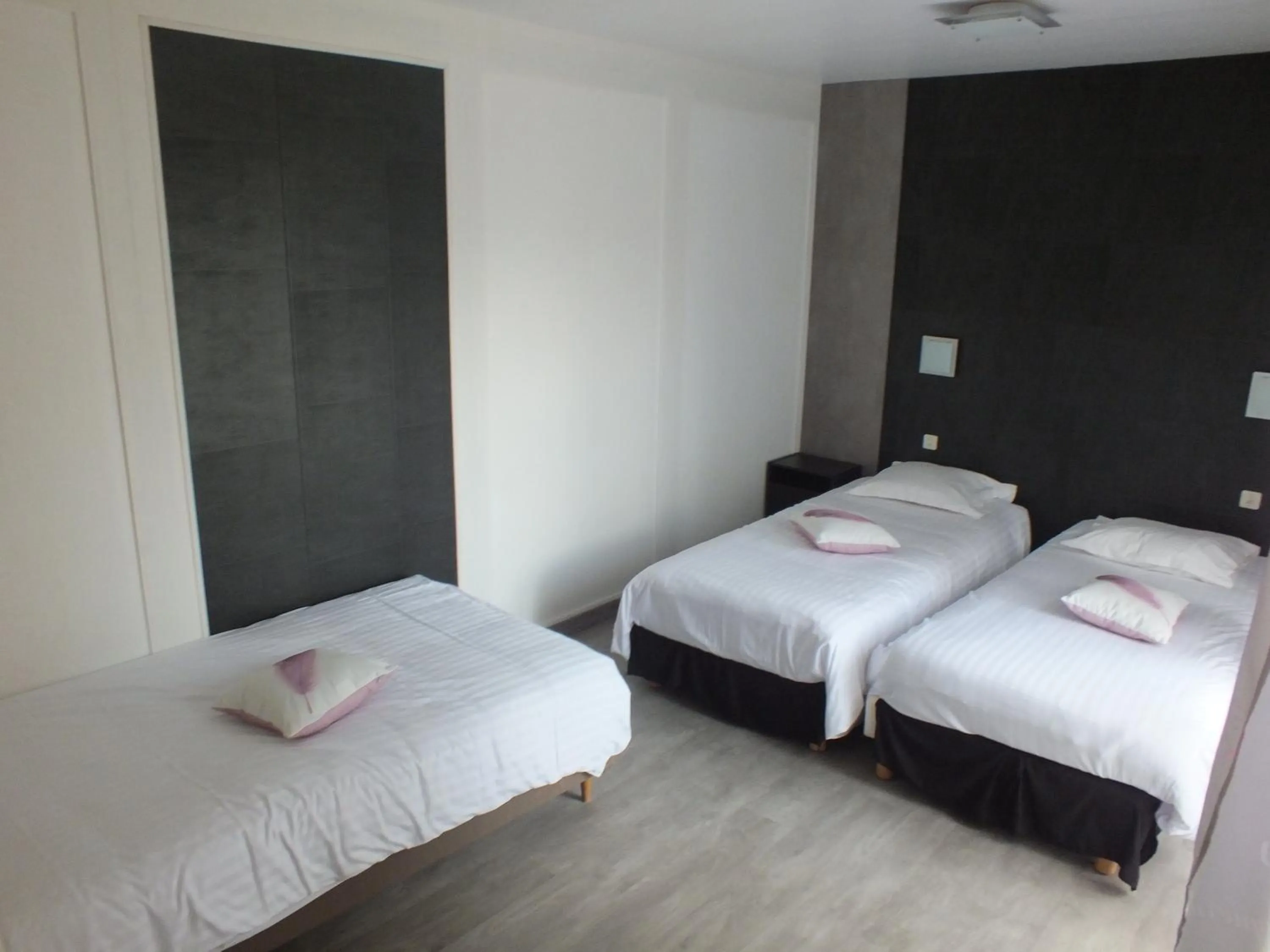 Bedroom, Bed in Hotel Restaurant Le Manguier