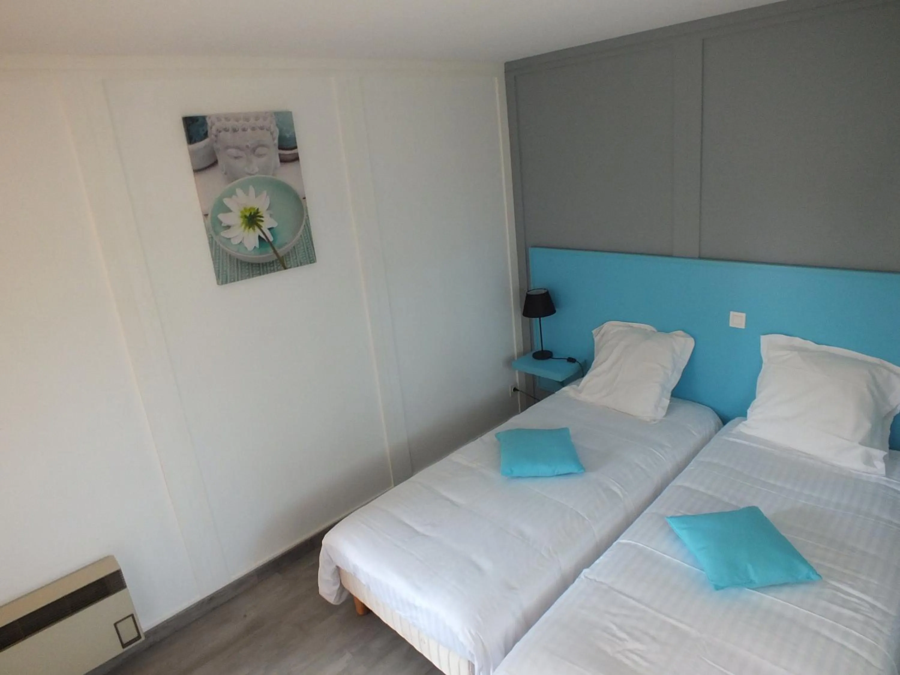 Bedroom, Bed in Hotel Restaurant Le Manguier