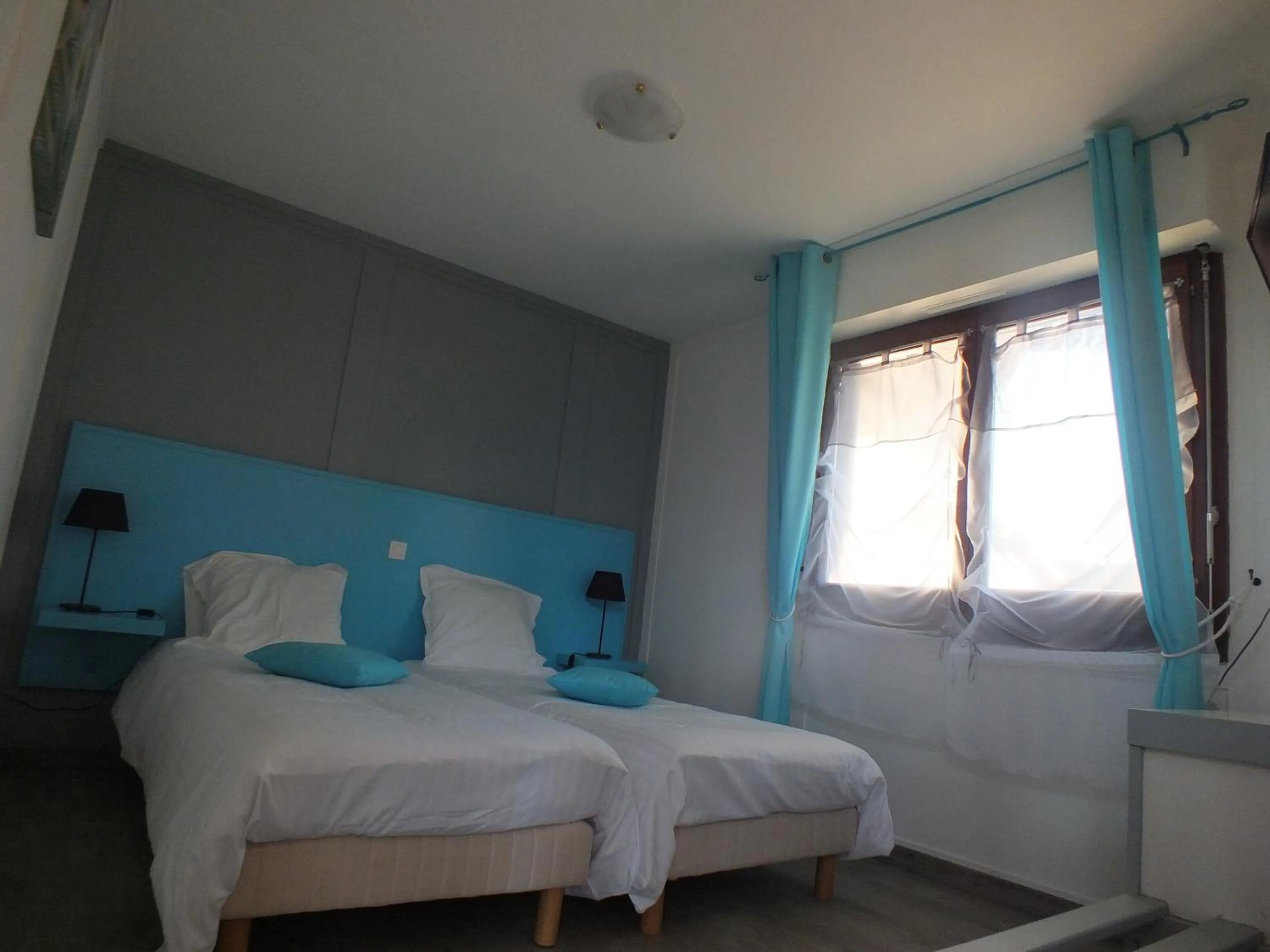 Bedroom, Bed in Hotel Restaurant Le Manguier