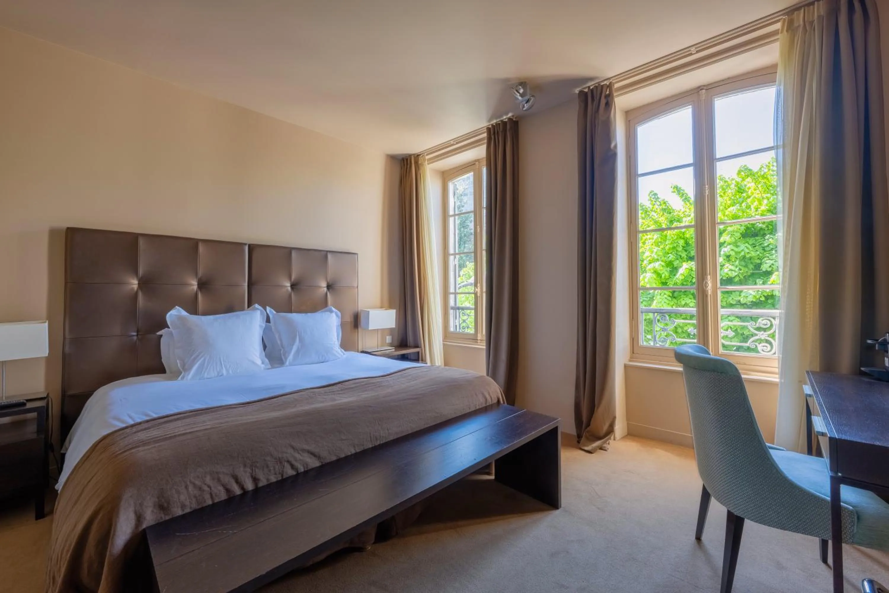 Bedroom, Bed in Hotel Ligaro - Jarnac