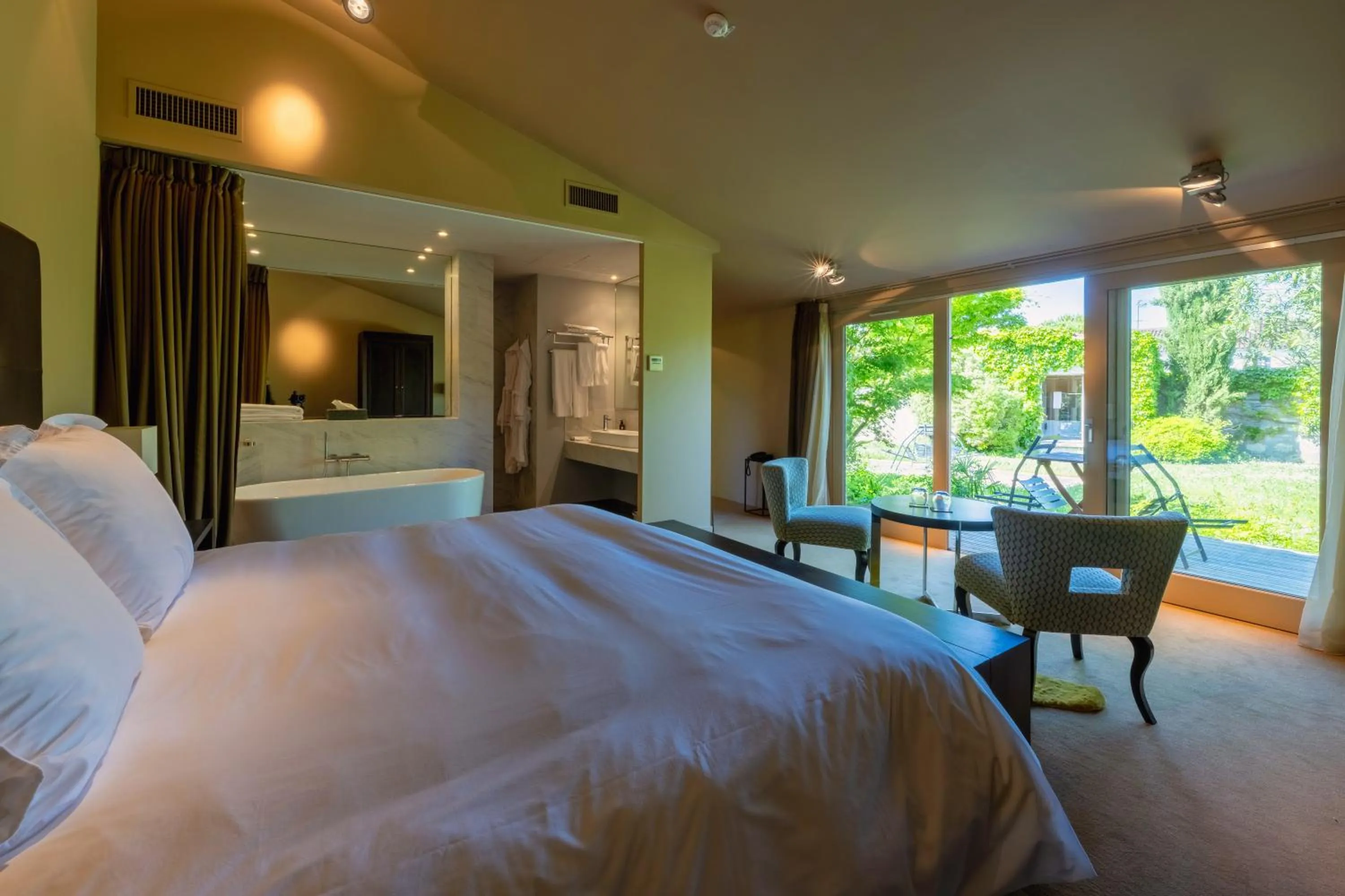 Photo of the whole room, Bed in Hotel Ligaro - Jarnac