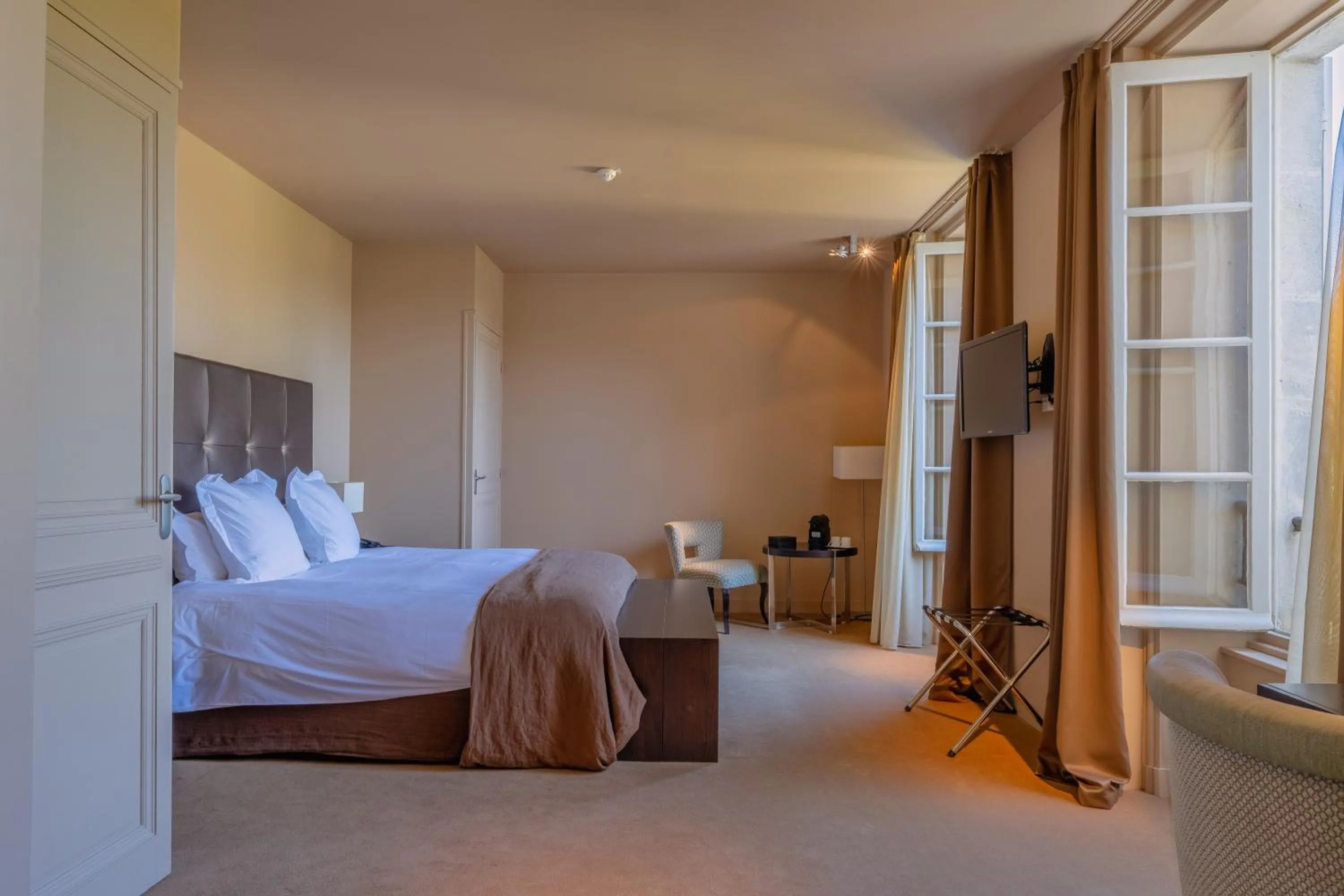 Bedroom, Bed in Hotel Ligaro - Jarnac