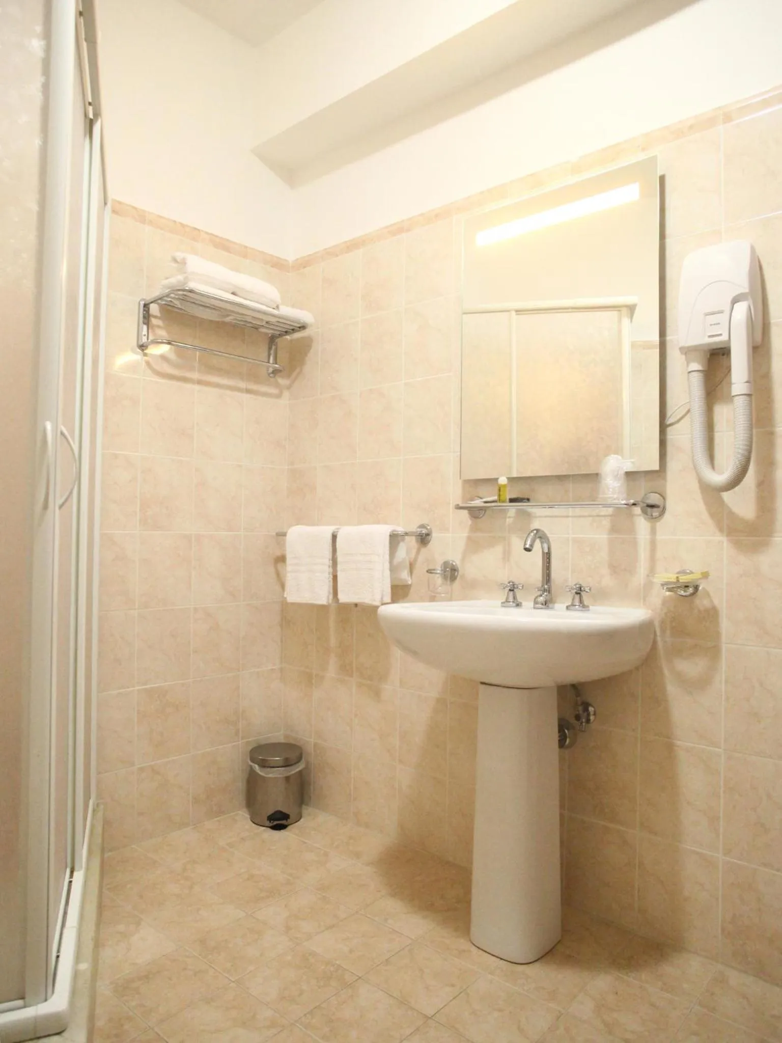 Shower in Hotel Pineta